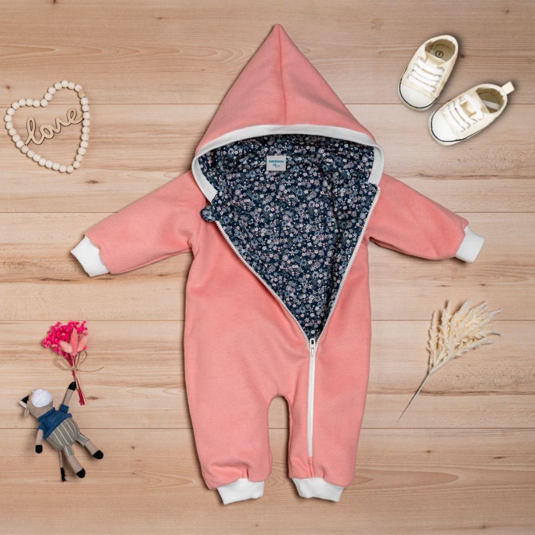 suebidou Fleeceoverall Wollfleece Overall mit Zwergenkapuze Wagenanzug Babyoverall nachhaltig, kreativ, wärmeausgleichend
