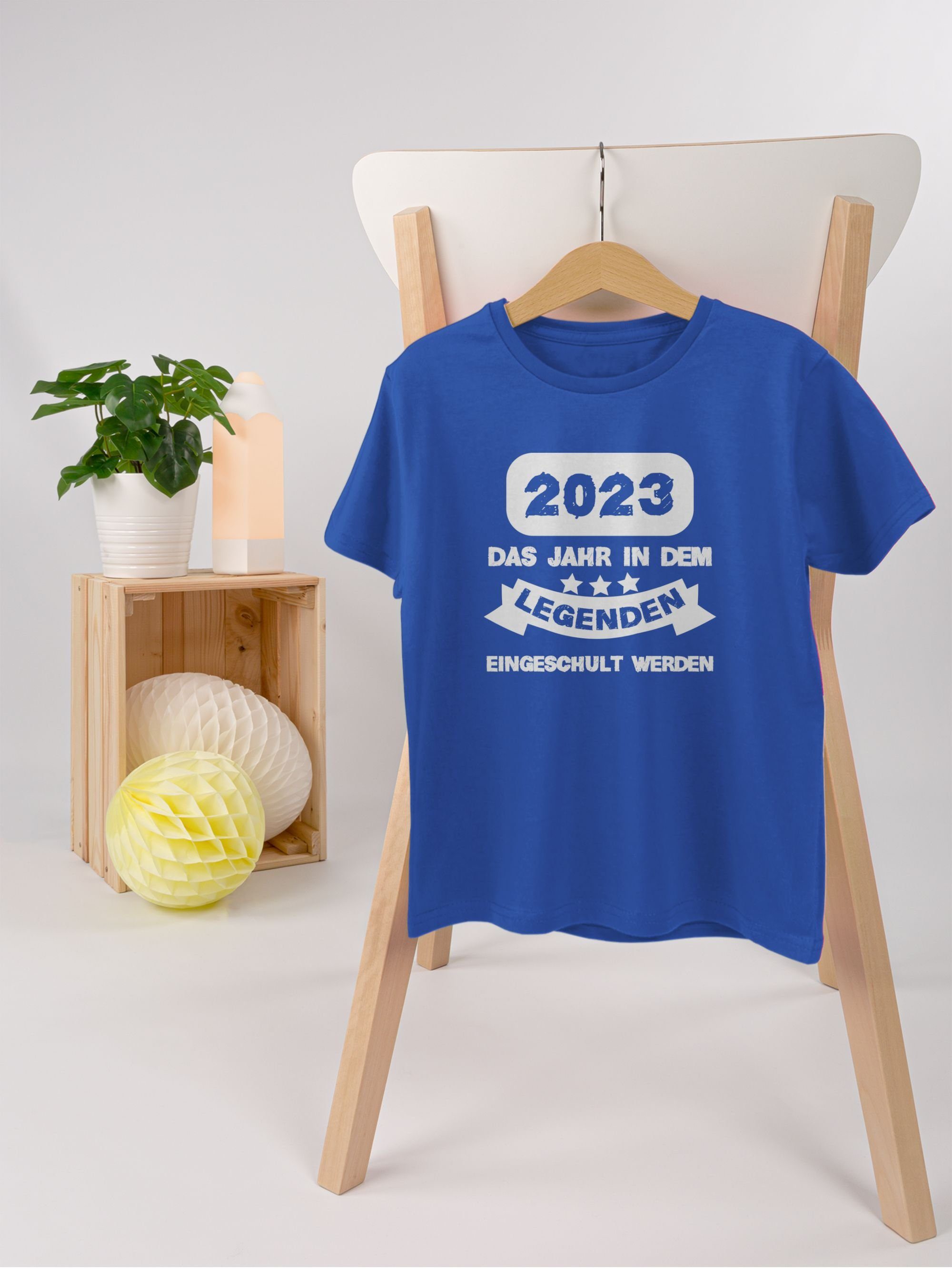 Geschenke weiß 02 2023 werden Junge T-Shirt Royalblau eingeschult Jahr dem Schulanfang Einschulung in Shirtracer Das Legenden