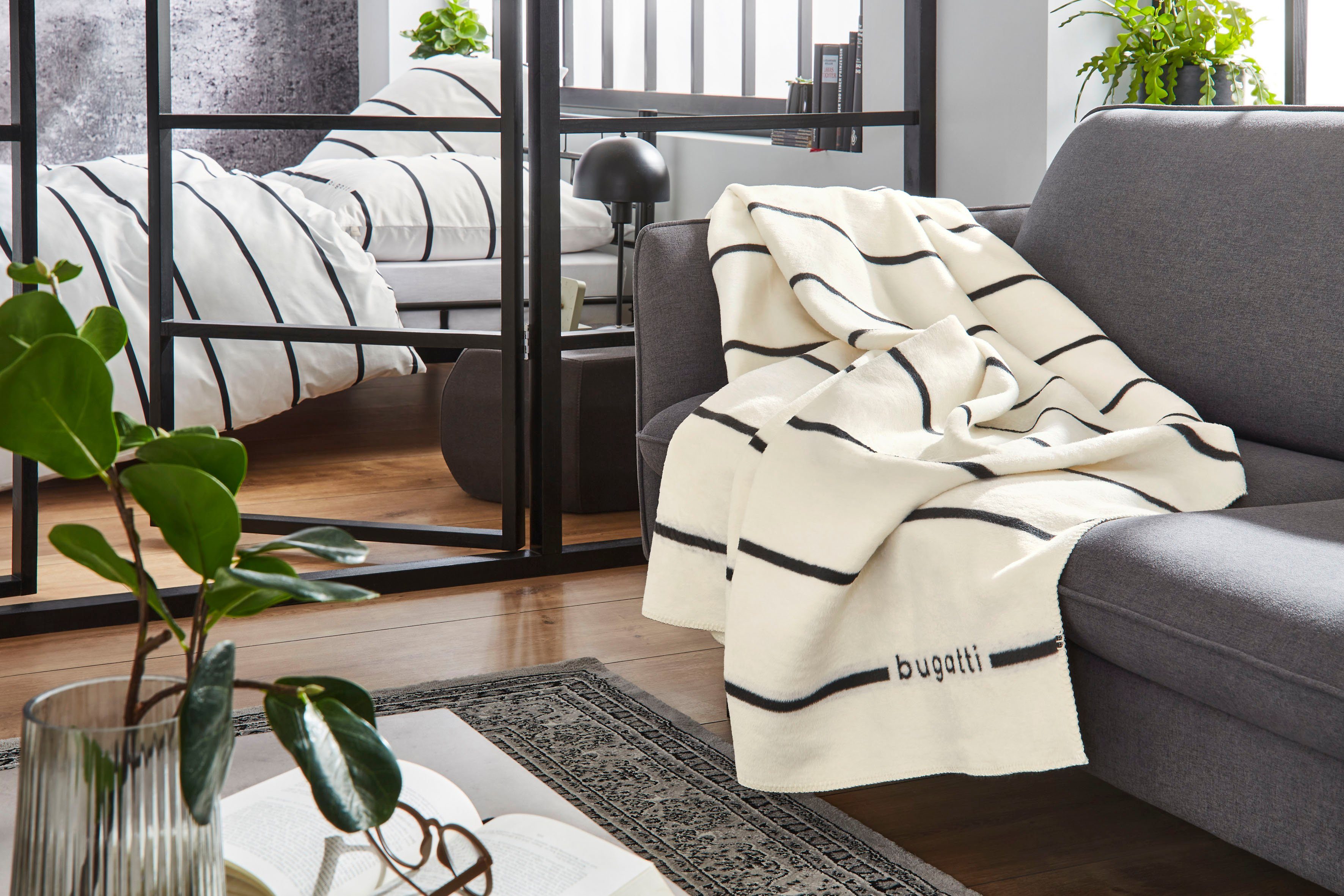 Wohndecke, bugatti, mit filigranen Streifen, Kuscheldecke günstig online kaufen