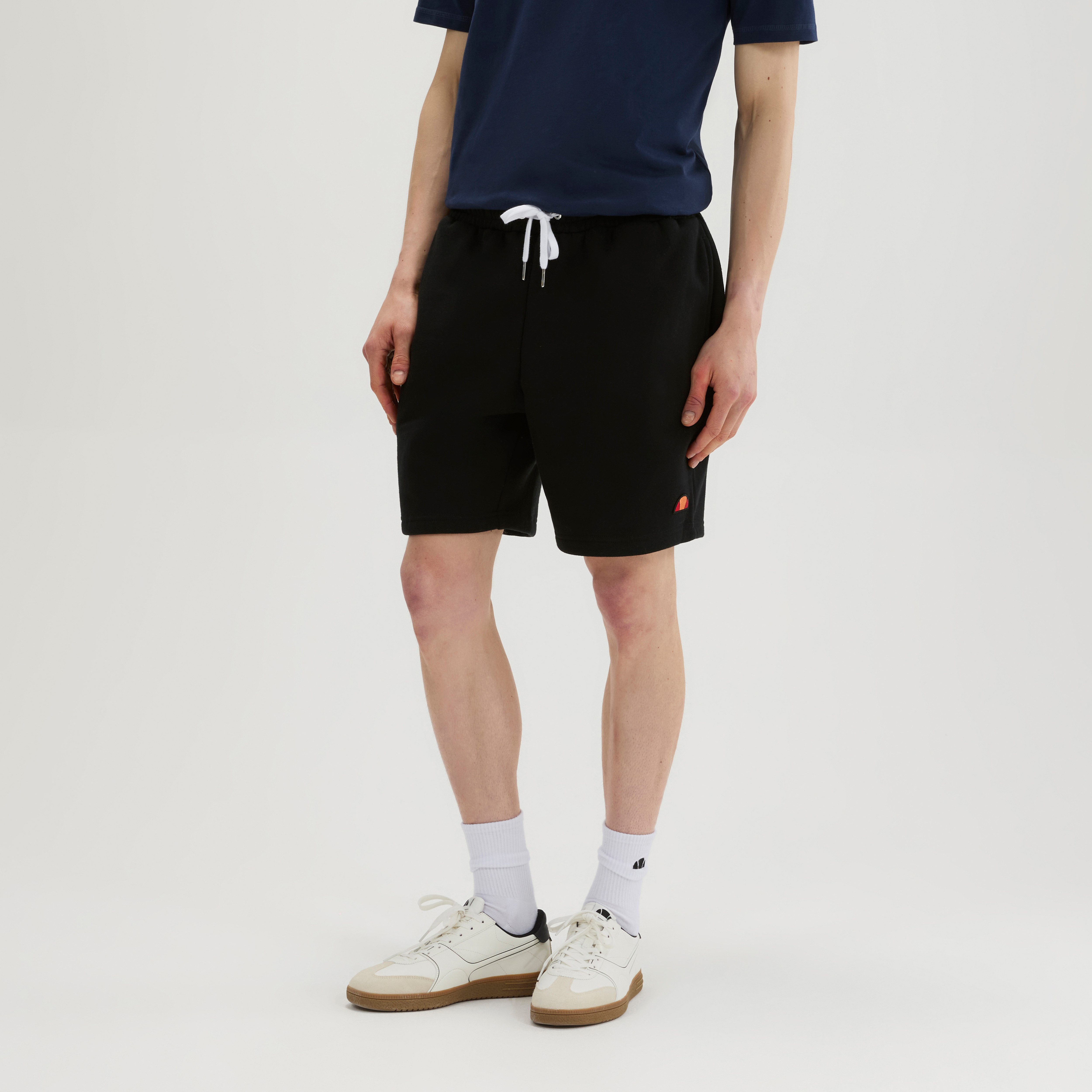 Ellesse Sweatshorts ISLINGTON SHORT bequeme Passform, sportlicher Stil, für Freizeit und aktive Tage