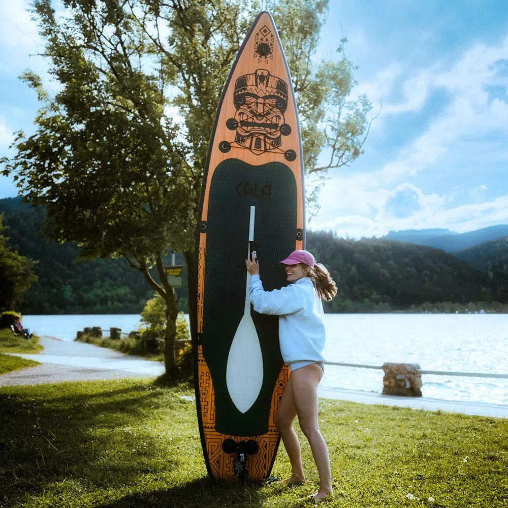 CALA SUP-Board KANALOA, robustes SUP- Board, aufblasbar, (Komplett-Set, SUP BOARD inkl. Board Bag, Pumpe, Vollcarbon-Paddel, Reparatur Kit), Holzoptik, D-Ringe für Kajaksitz