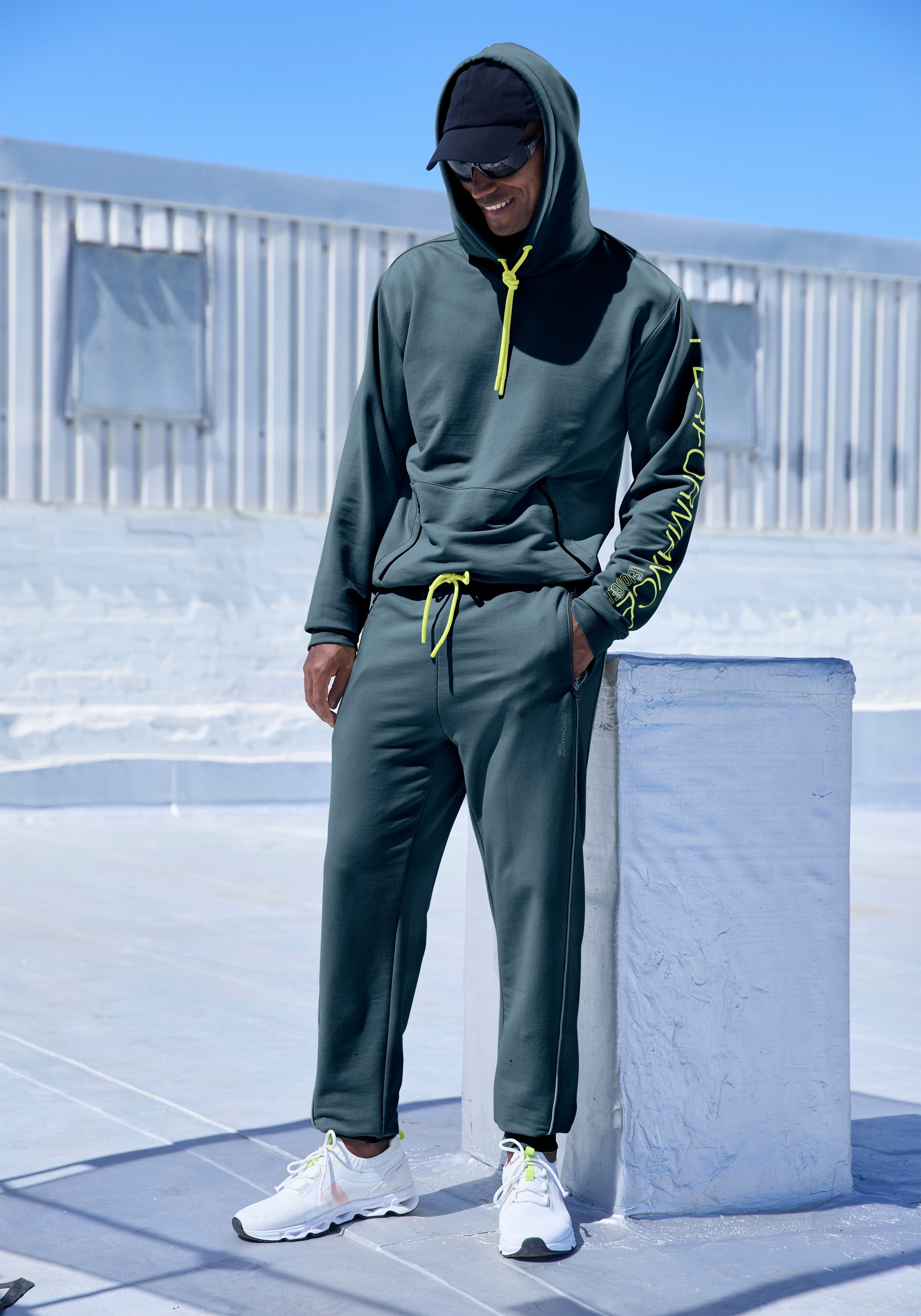Le Jogger Performance Kapuzensweatshirt mit praktischen Reißverschlusstaschen