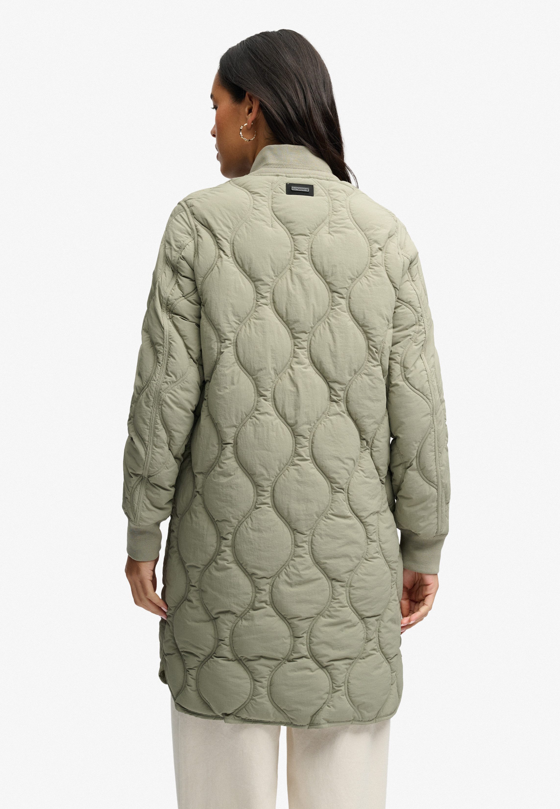 Superdry Steppjacke LONG ONION QUILT LINER JKT mit Obermaterial aus Nylon, Relaxed Fit, pflegeleicht, unifarben