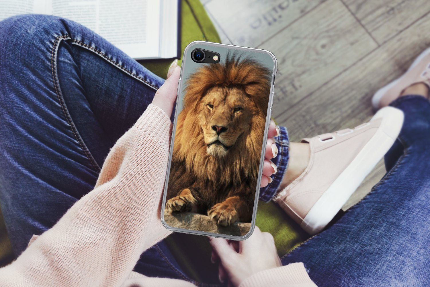 MuchoWow Handyhülle für Apple iPhone 8 Löwe - Felsen - Porträt, Smartphone-Bumper, Print, Handy Schutzhülle Dünn