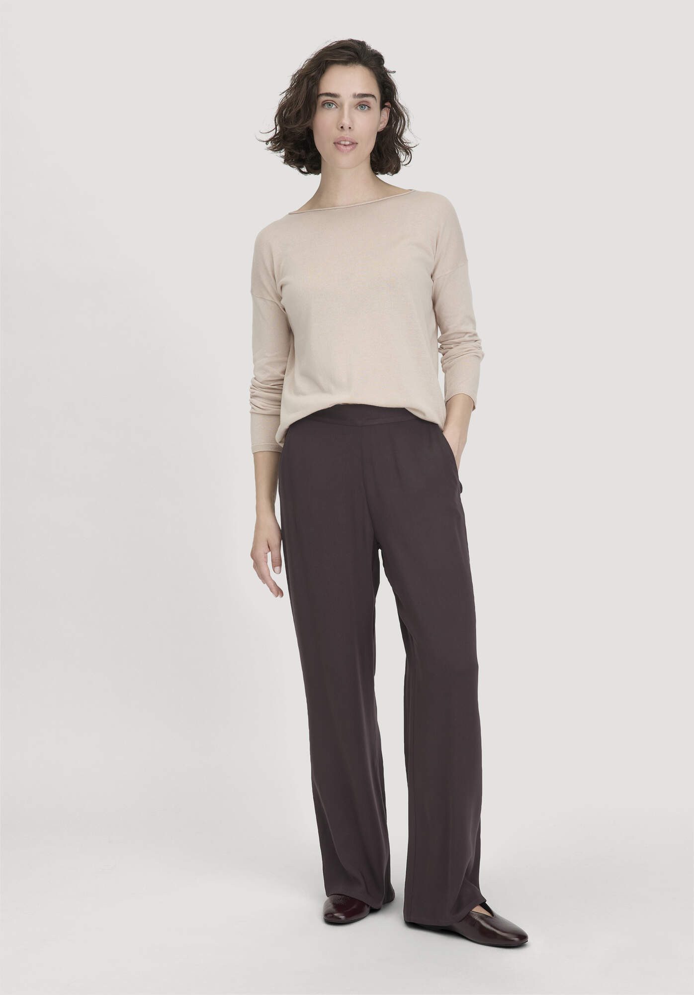 Hessnatur Stoffhose Relaxed aus reiner LENZING™ ECOVERO™ Viskose (1-tlg) günstig online kaufen