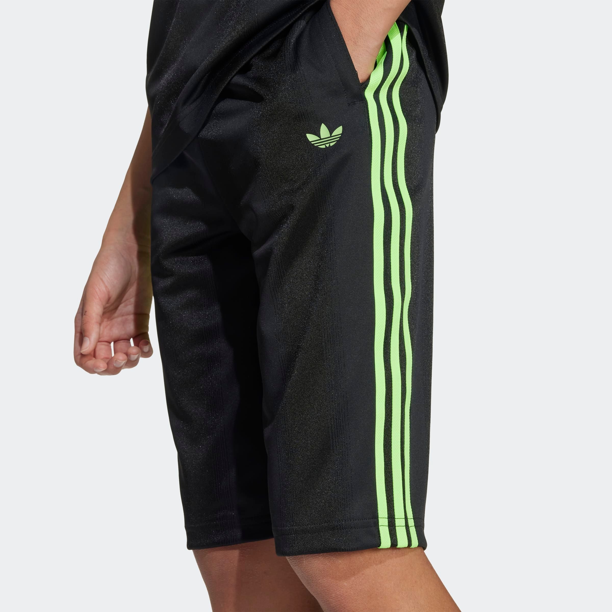 adidas Originals Shorts für Kinder, mit Allover-Print, aus Polyester, mit Mesh-Futter