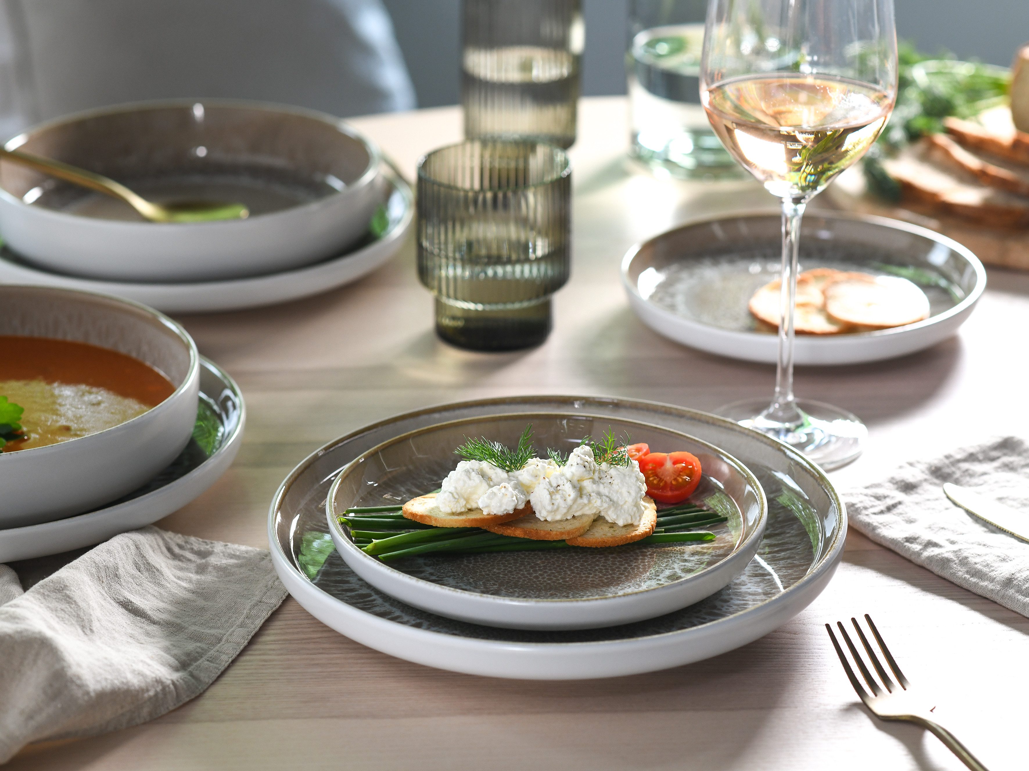 OTTO home Teller-Set modernes Teller Set, Service Novalee (18-tlg), 6 Personen, Steinzeug, hohe Haltbarkeit, spülmaschinen- & mikrowellengeeignet, Reaktivglasur