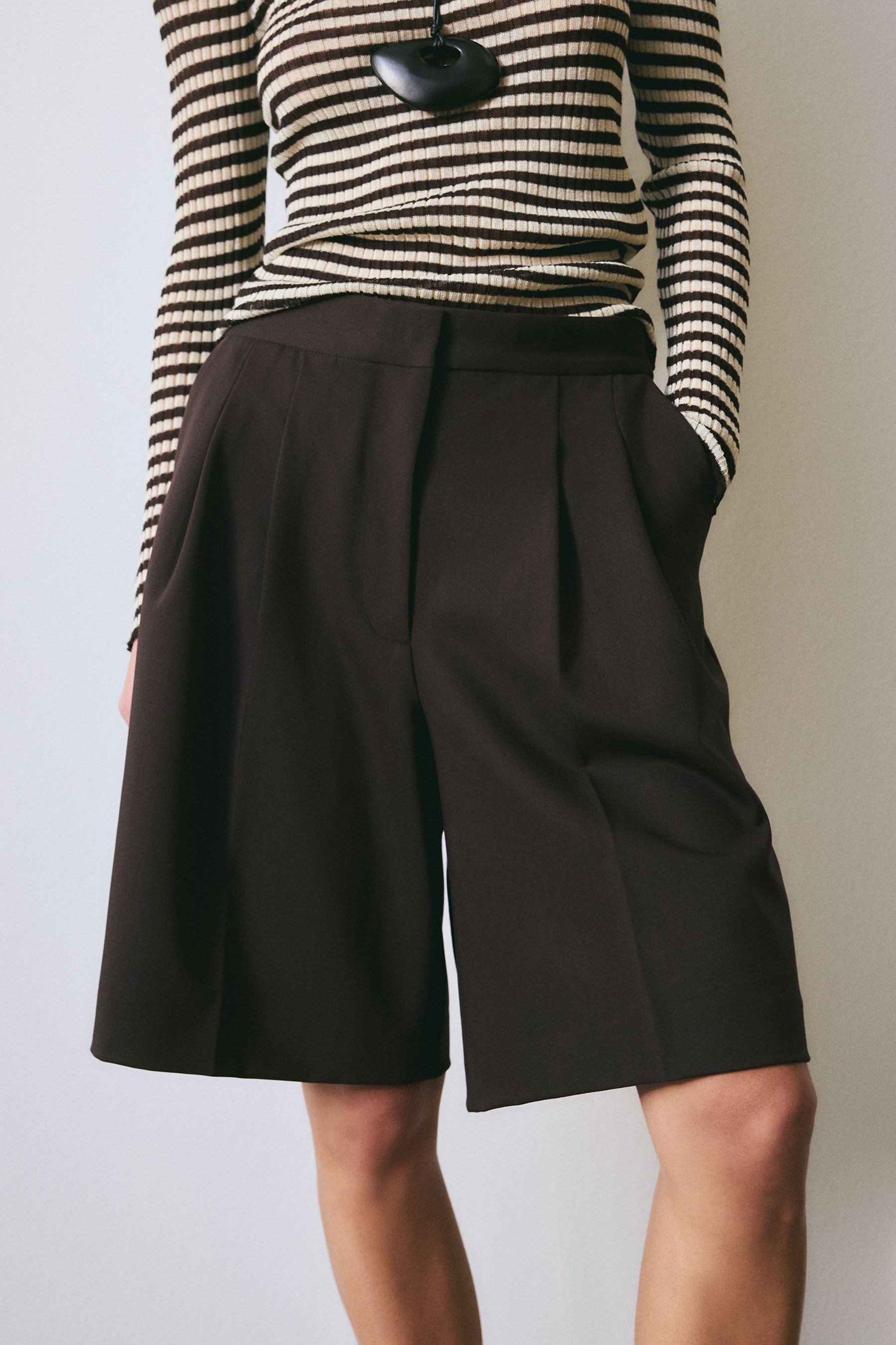 Bhoem Bermudas BHOEM Bermudashorts mit Bundfalten (1-tlg) – Bild 3 von 5