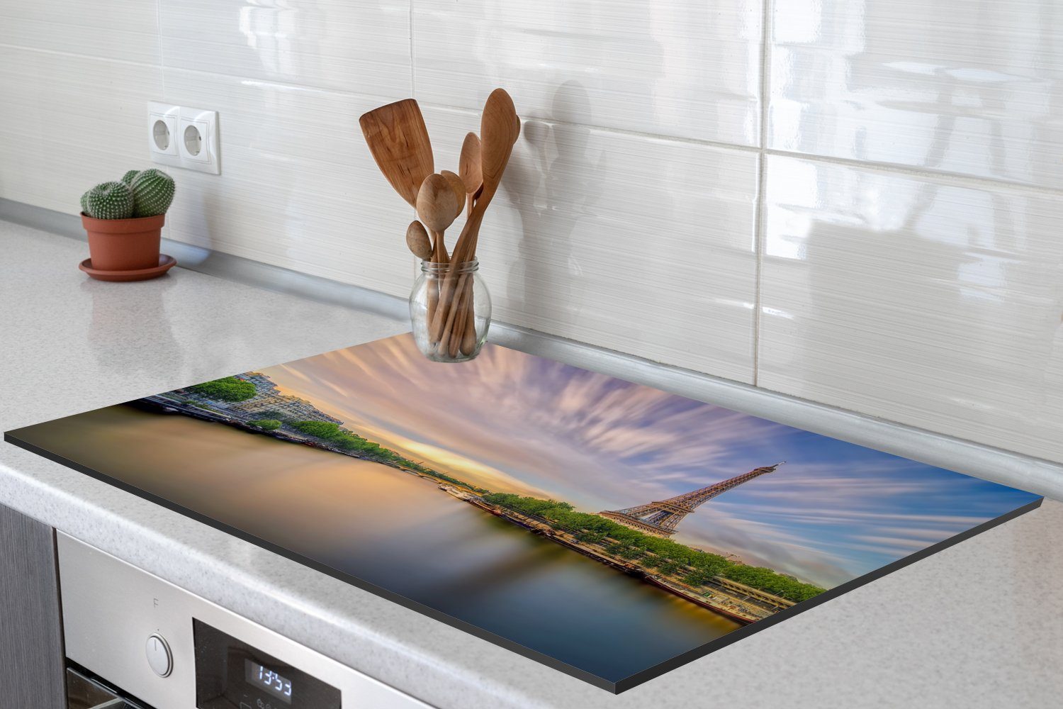 Ferne, Farbenprächtige für in 81x52 Herdblende-/Abdeckplatte cm, Vinyl, tlg), Wolken der (1 küche, Schutz der MuchoWow die Eiffelturm und Ceranfeldabdeckung Induktionskochfeld