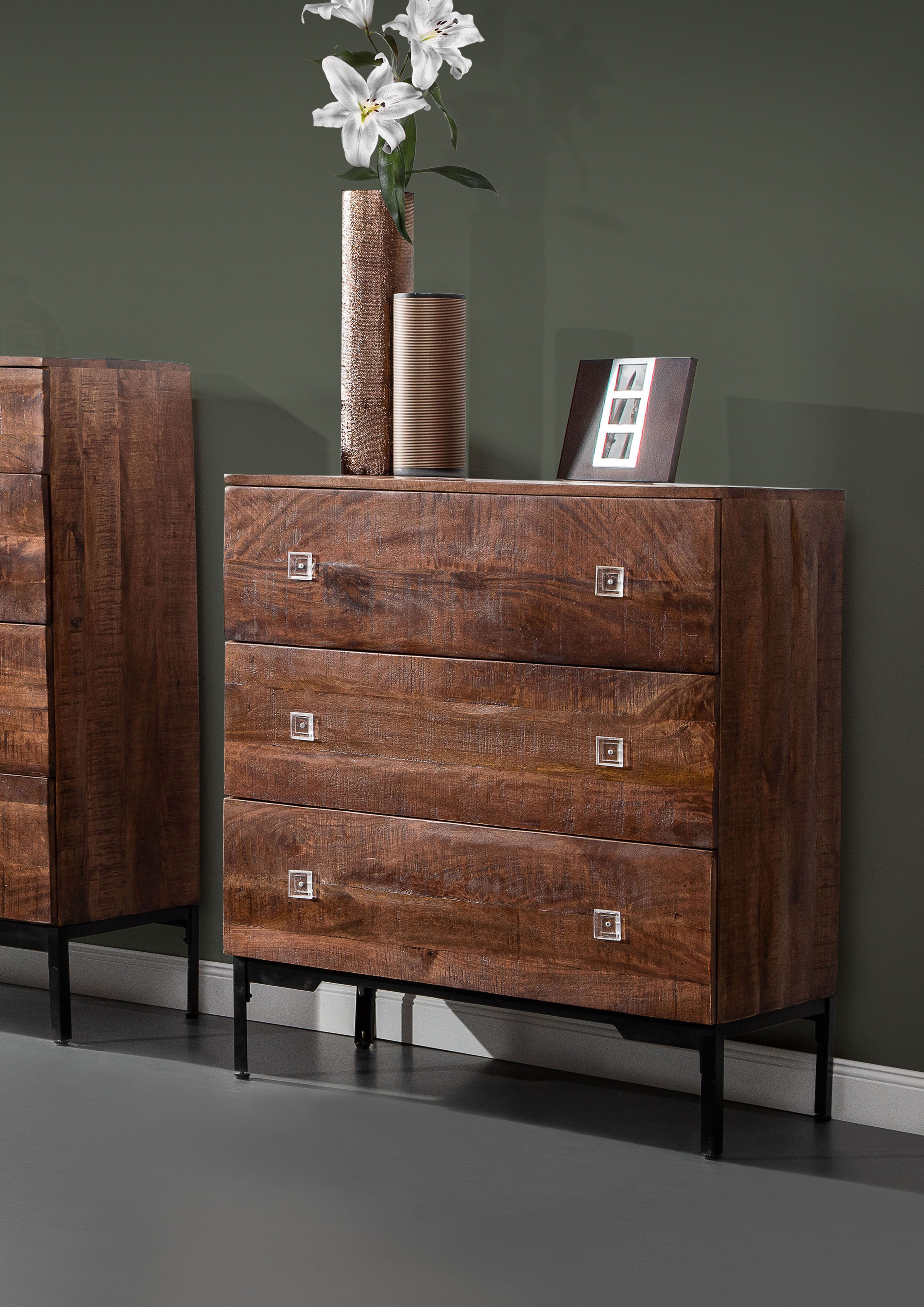 Gutmann Factory Kommode, Aus hochwertigem Mangoholz