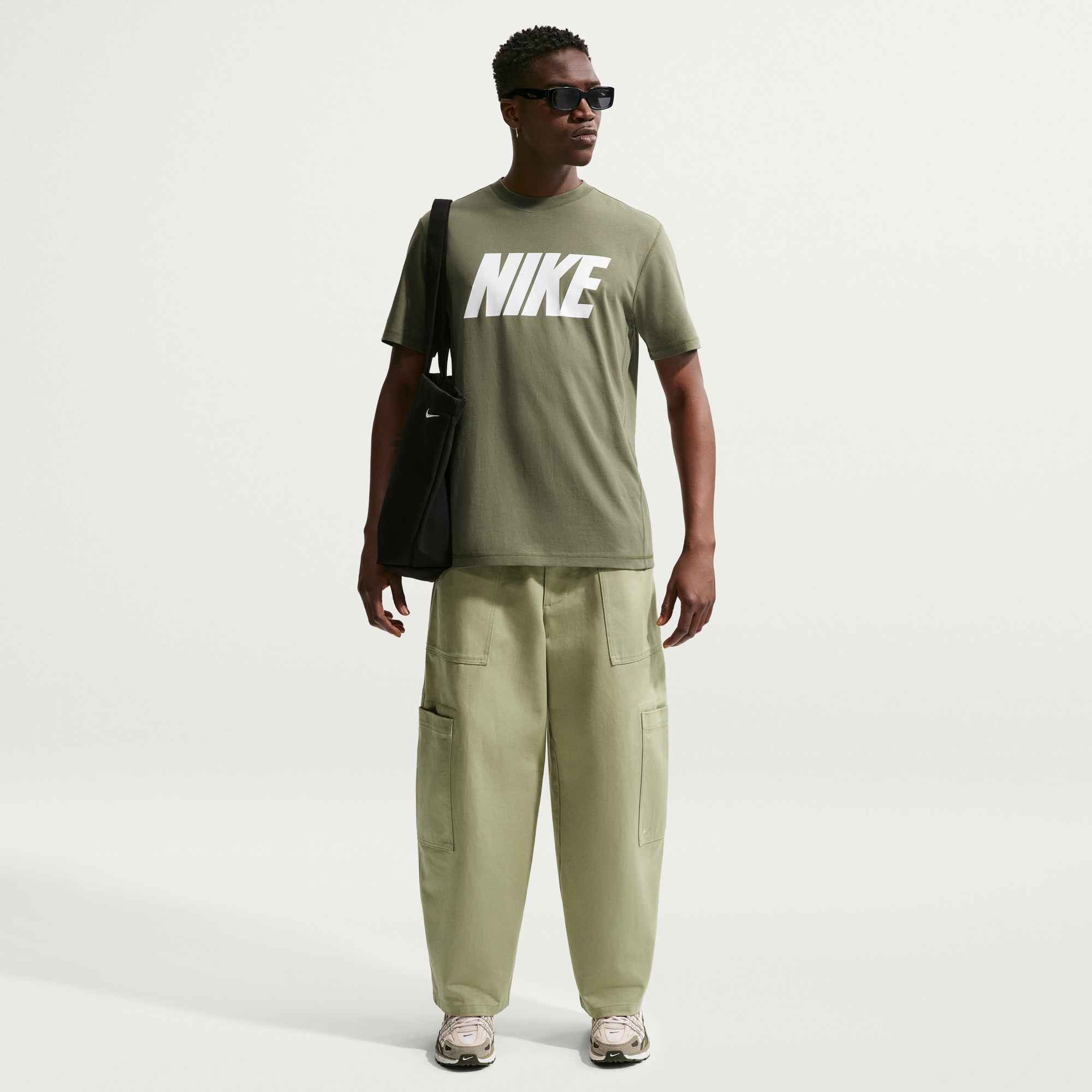 Nike Sportswear Sweatshirt M NK CLUB VARSITY SS LIFESTYLE mit Rundhalsausschnitt, aus angerauter Sweatware, Langarm