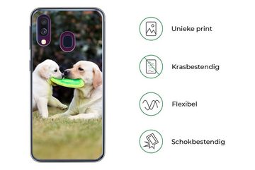MuchoWow Handyhülle Hund mit seinem Welpen und einem Frisbee, Handyhülle Samsung Galaxy A40, Smartphone-Bumper, Print, Handy