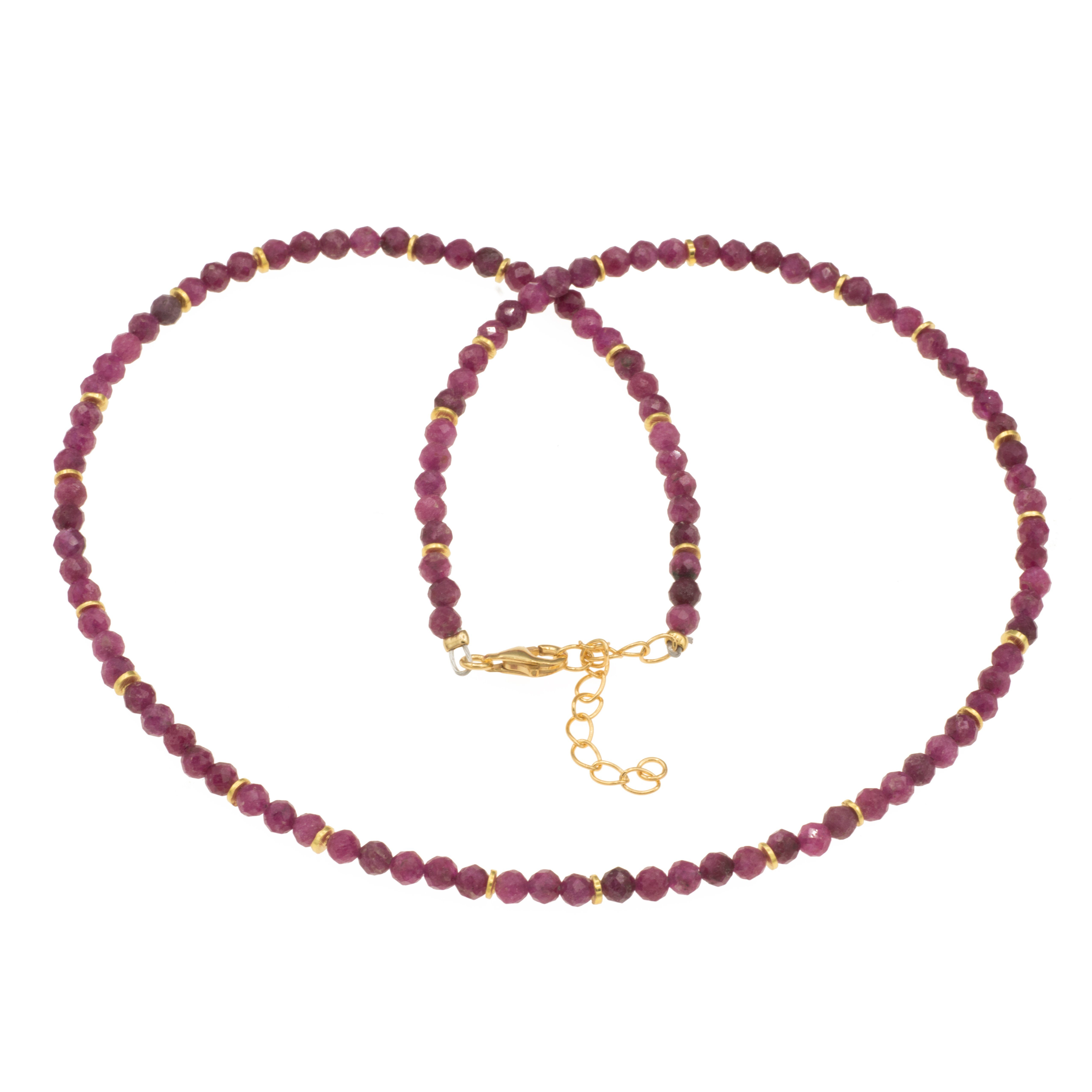 Bella Carina Perlenkette Kette mit Rubin Perlen facettiert und vergoldeten Silberverzierungen, mit facettierten Rubin Perlen