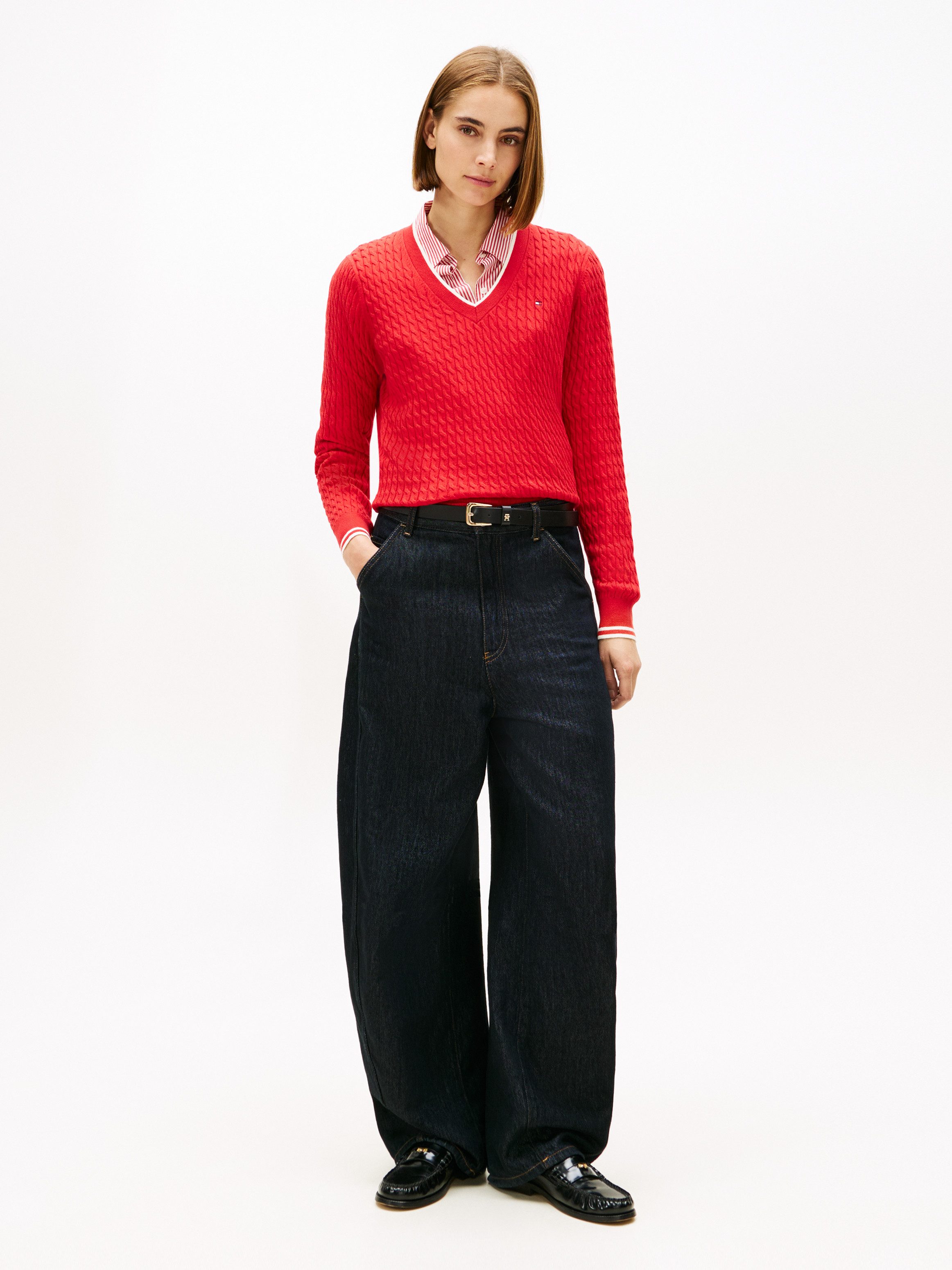 Tommy Hilfiger V-Ausschnitt-Pullover CO CABLE V-NK LS SWT mit Zopfmuster, Logostickerei