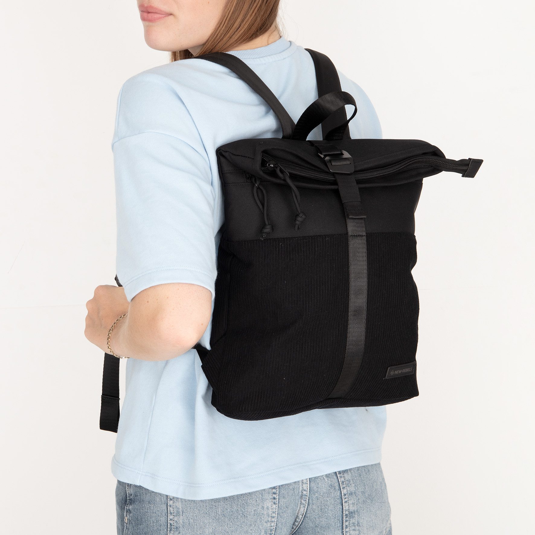 NEW REBELS Cityrucksack kleiner Roll Up RollTop Kurier Rucksack Ribbi Los Angeles Cord, trendige Kordoptik