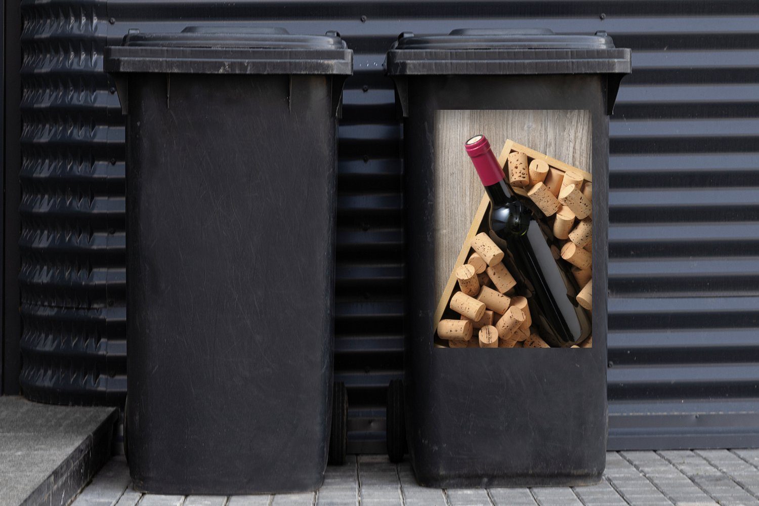 Sticker, Weinflasche einer Abfalbehälter (1 Mülltonne, MuchoWow Weinkiste St), Mülleimer-aufkleber, Wandsticker in Container,