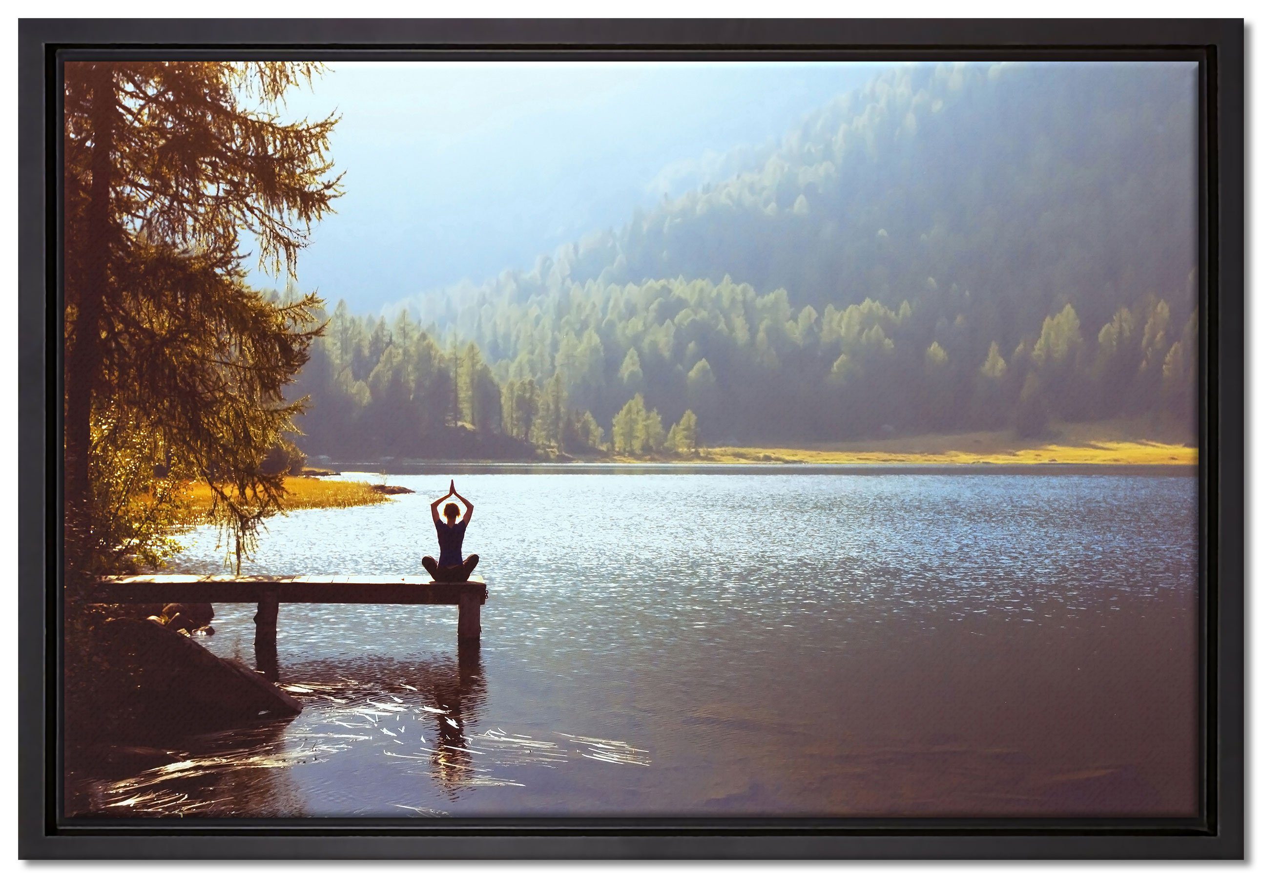 Pixxprint Leinwandbild Yoga am See, Wanddekoration (1 St), Leinwandbild fertig bespannt, in einem Schattenfugen-Bilderrahmen gefasst, inkl. Zackenaufhänger