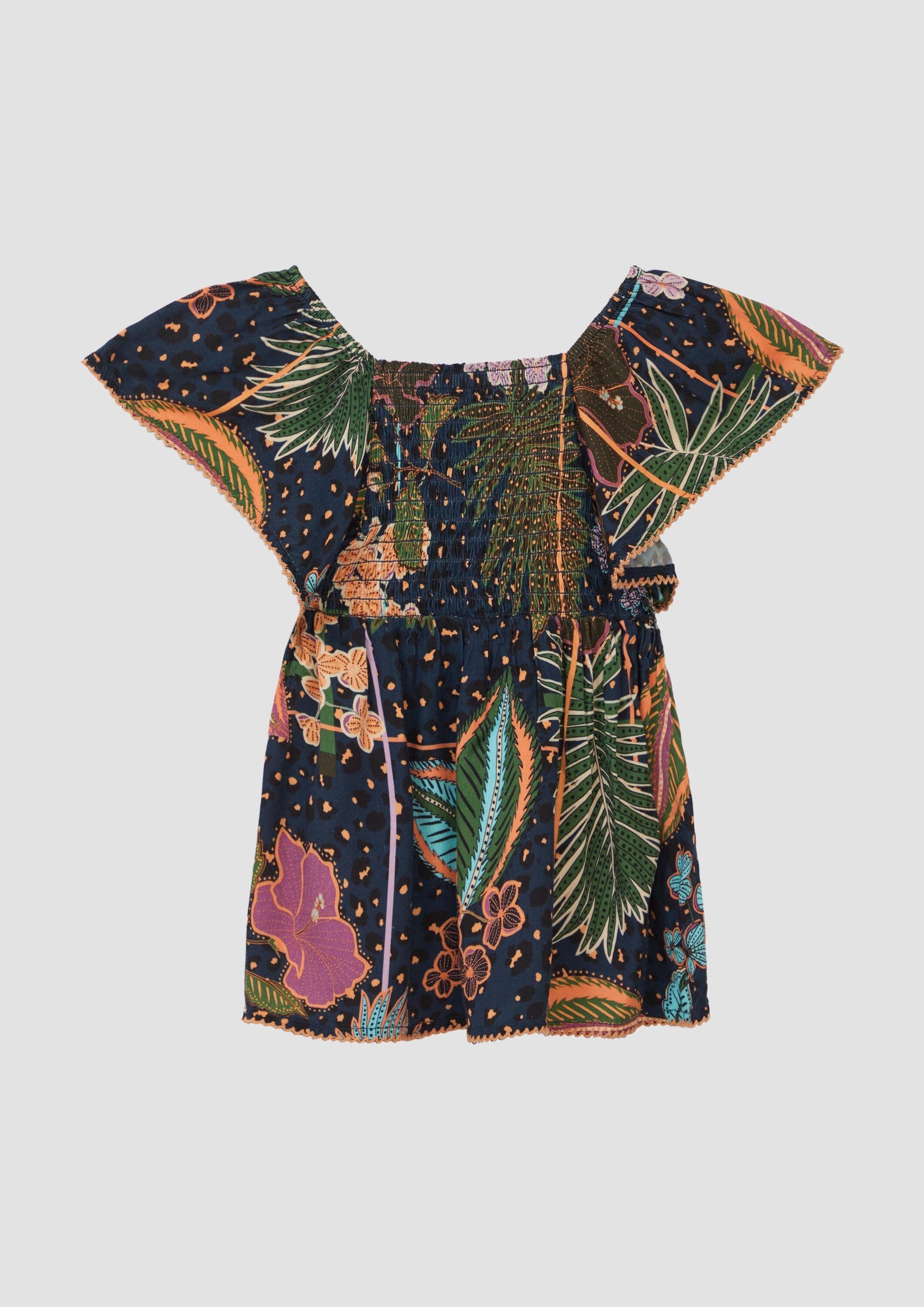 s.Oliver Kurzarmbluse Bluse Gemusterte Bluse aus satinierter Viskose mit Smok-Detail