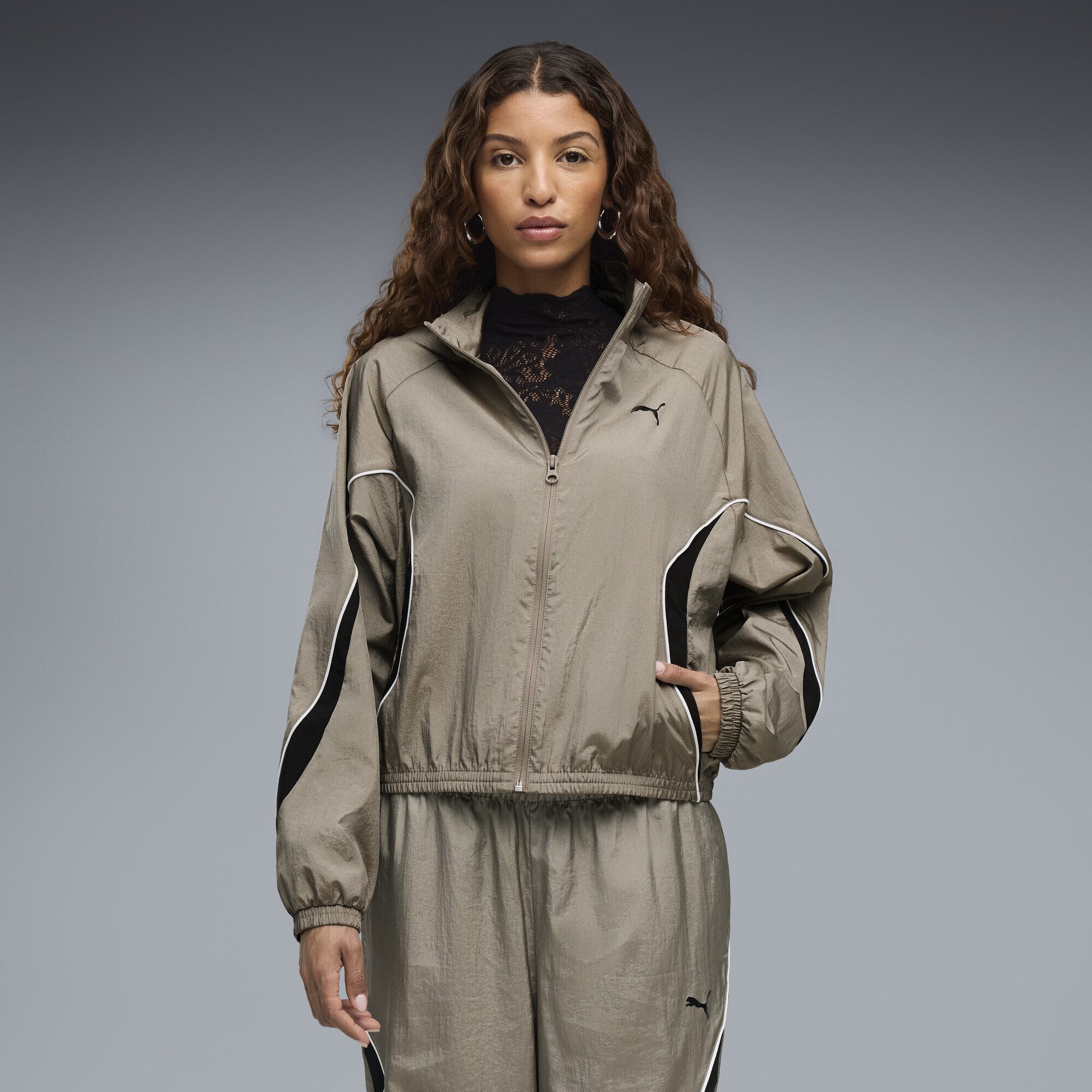 PUMA Trainingsjacke PUMA Sport Relaxed Gewebte Jacke Damen