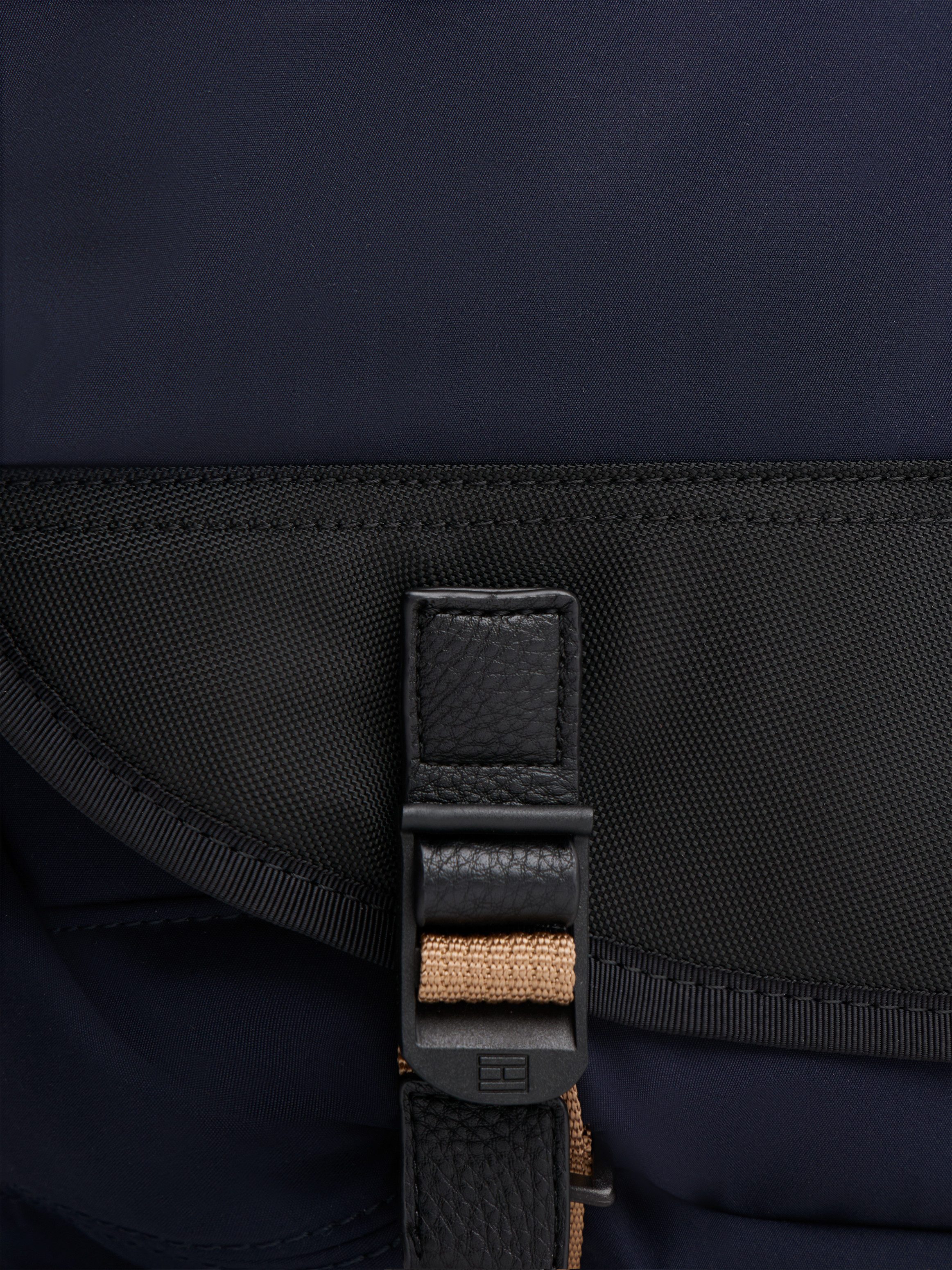 Tommy Hilfiger Laptoptasche TH TRAVEL MESSENGER, Unisex Geschäftstasche, Aktentasche mit Überschlag