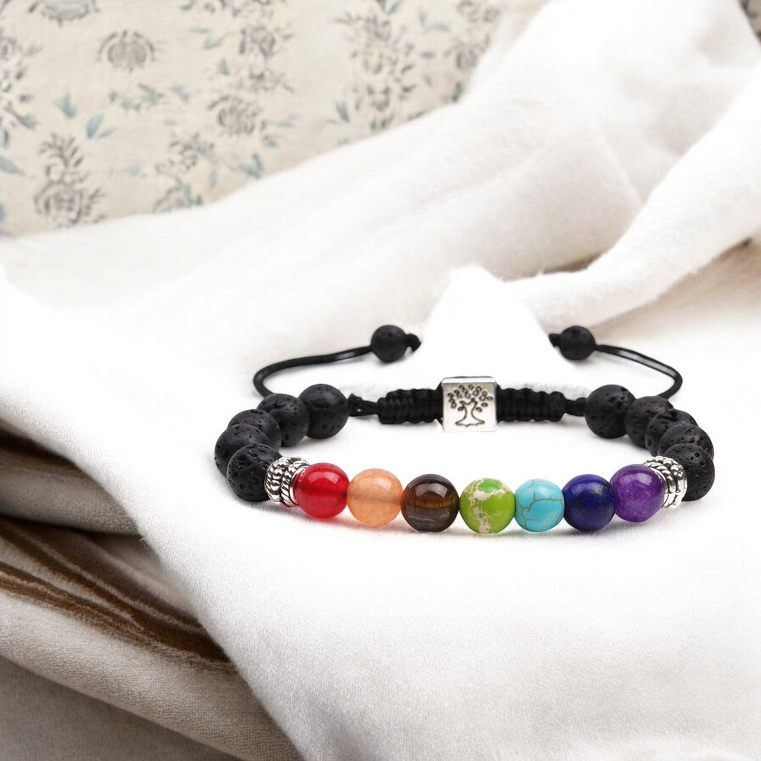 KARMA Perlenarmband Chakra Lavasteine Schwarz bunt Unisex Armband (Armschmuck, Lavasteinarmband Herrenarmband), Chakrenarmband Yoga Glückasarmband Damenarmband – Bild 4 von 5