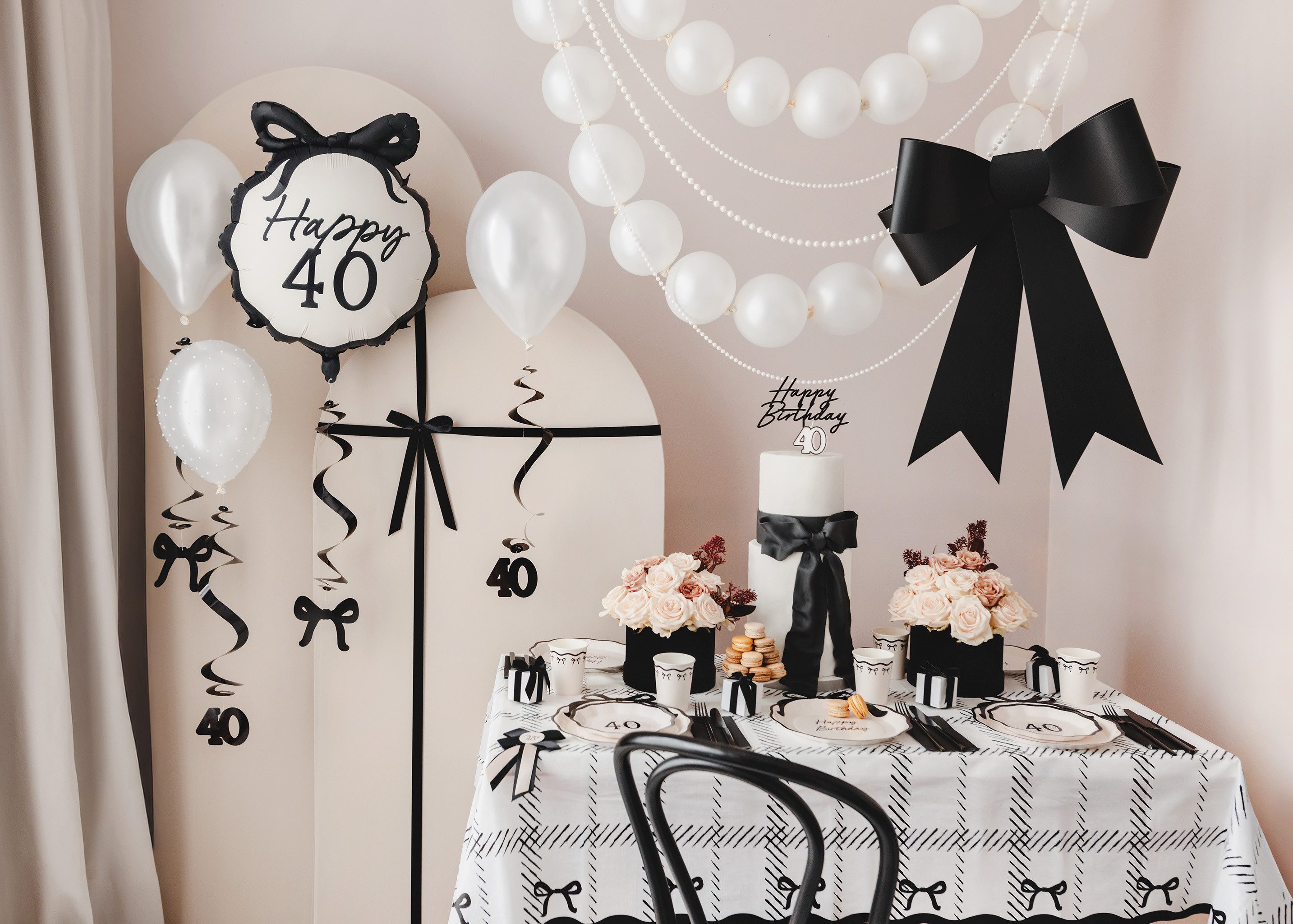partydeco Tischläufer, Papiertischdecke 180x120cm mit Karomuster und Schleifen Weiß / Schwarz