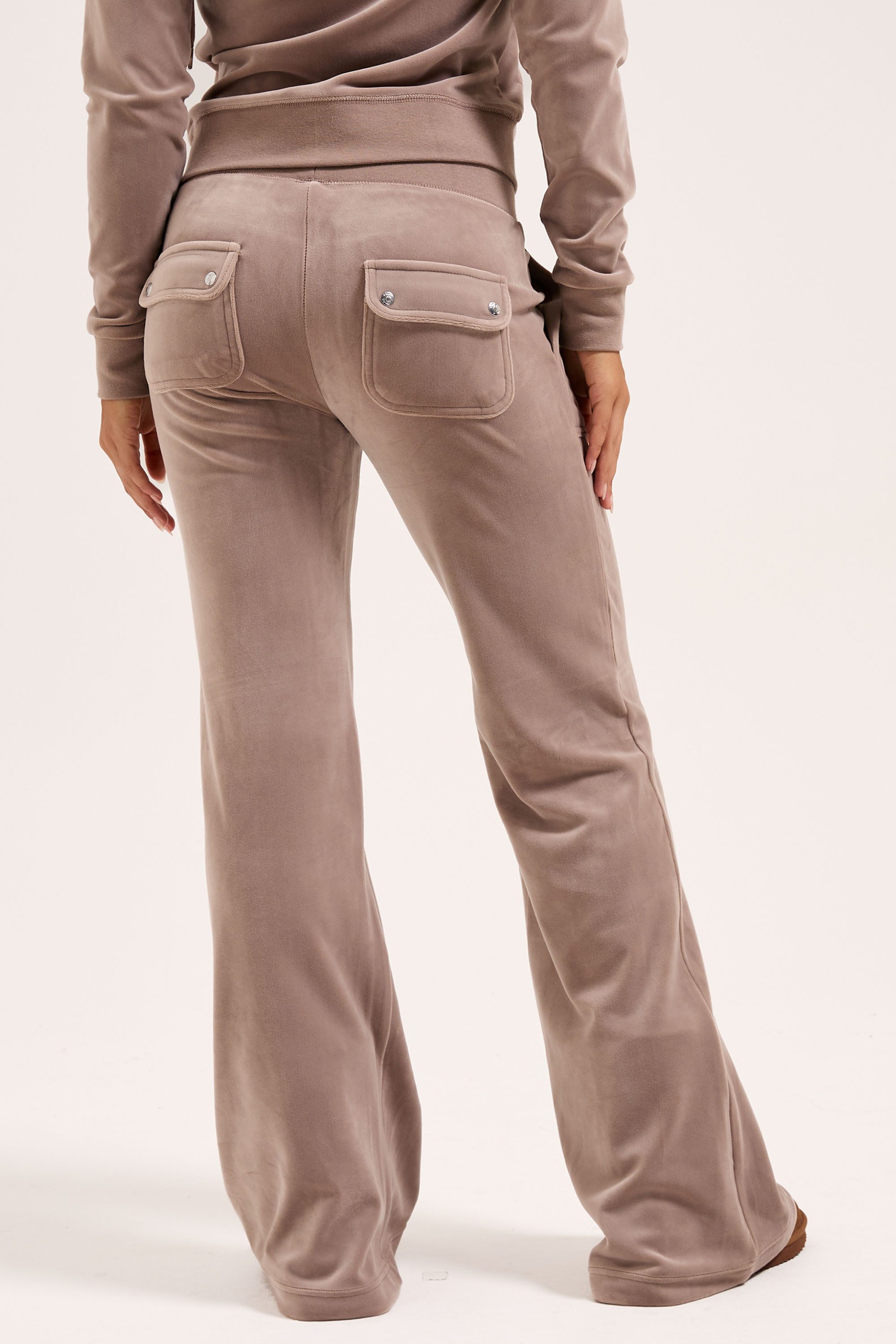 Juicy Couture Sweathose LAYLA LOW RISE POCKETED FLARE PANT. Damen Trainingshose Damen, Sweathose, Velour, Jogginghose mit Glitzer, Sale