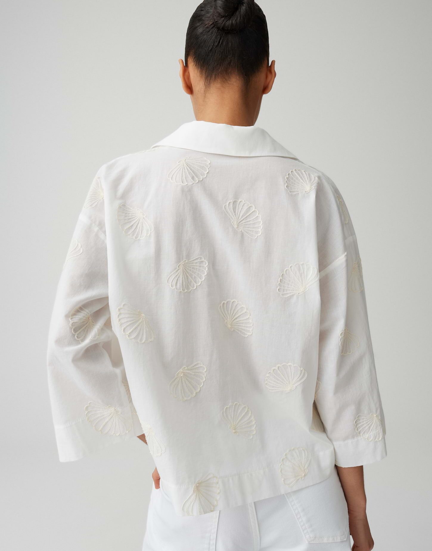 OPUS Kurzarmbluse Famoni mit tonaler Stickerei leichte Transparenz, leichter Stoff, Casual