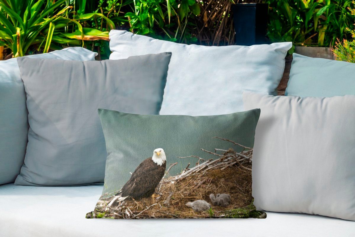 Weißkopfseeadler Ein Dekokissenbezug, Polyester, Outdoor-Dekorationskissen, einem Kükenpaar Kissenhülle Nest, mit im Dekokissen MuchoWow