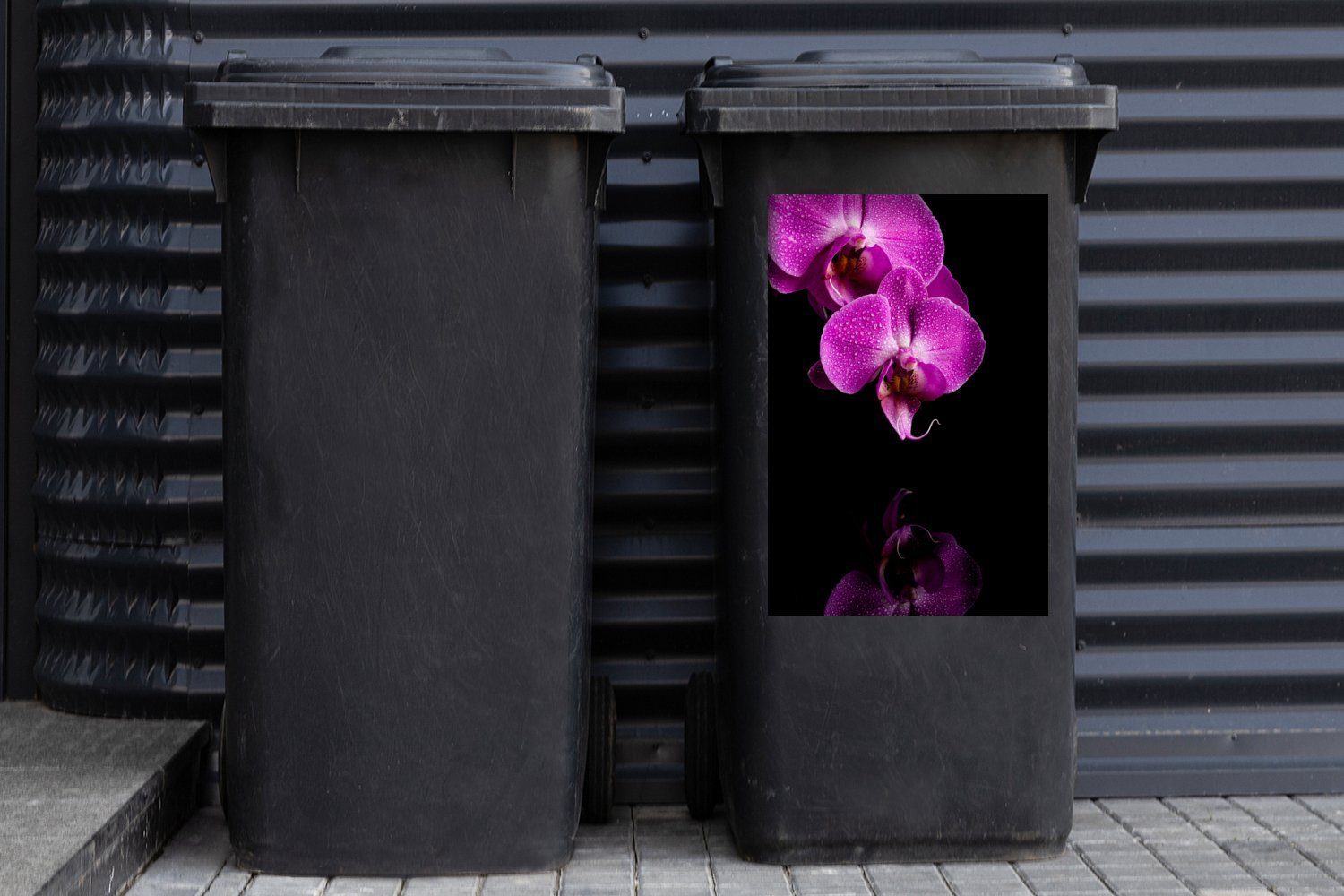 MuchoWow Wandsticker schwarzem St), Abfalbehälter Mülleimer-aufkleber, Sticker, Orchideen Mülltonne, vor Container, Zwei (1 Hintergrund lila