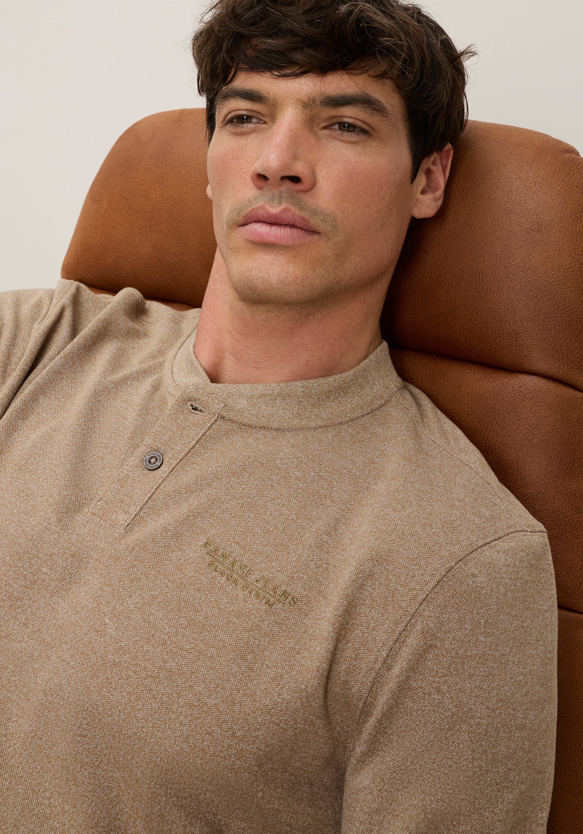 Bruno Banani Henleyshirt mit Langarm, aus Single Jersey, melierte Optik