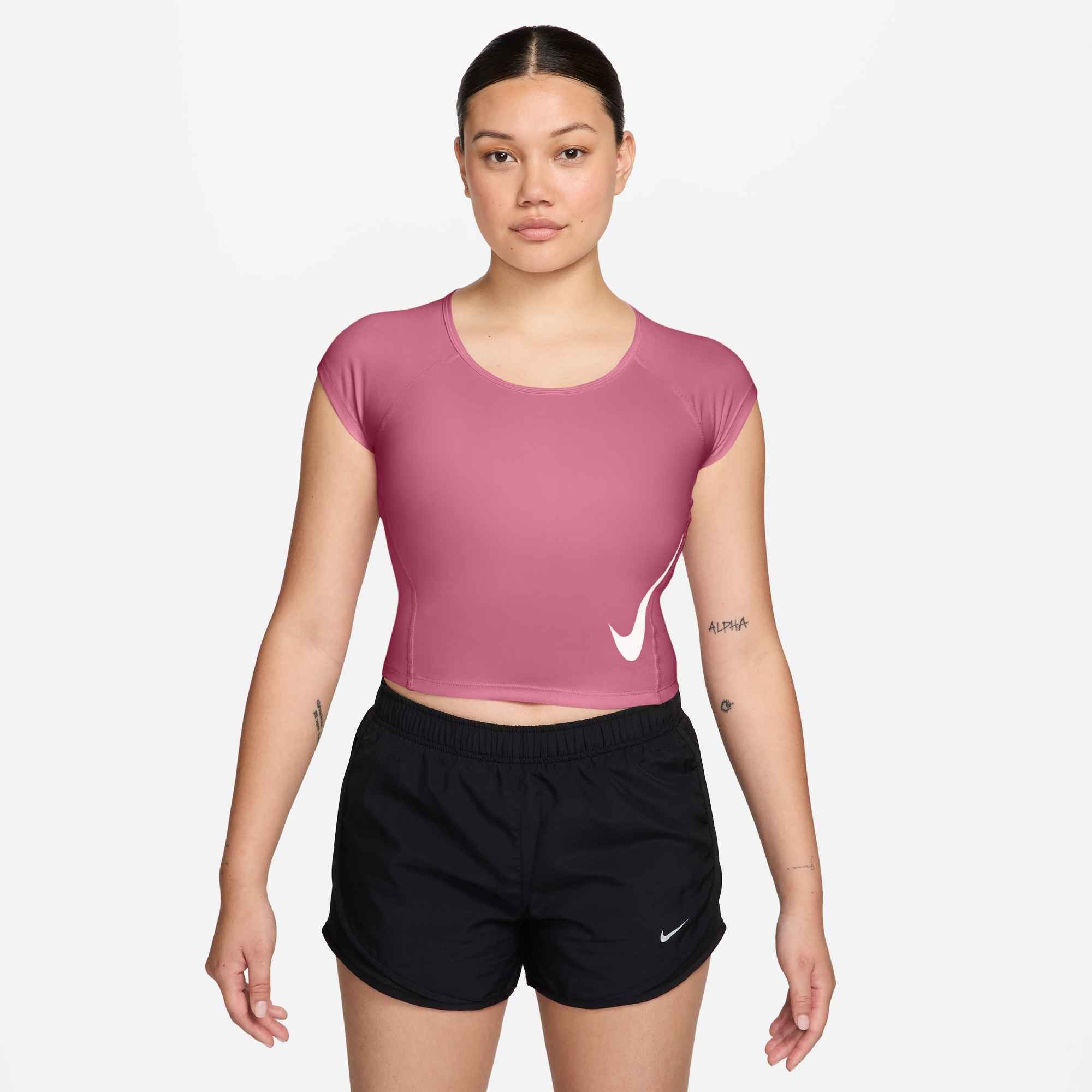Nike Lauftop W NK TEMPO SWOOSH RUN DF SS mit Rundhalsausschnitt, normale Länge, ohne Verschluss, aus Polyester