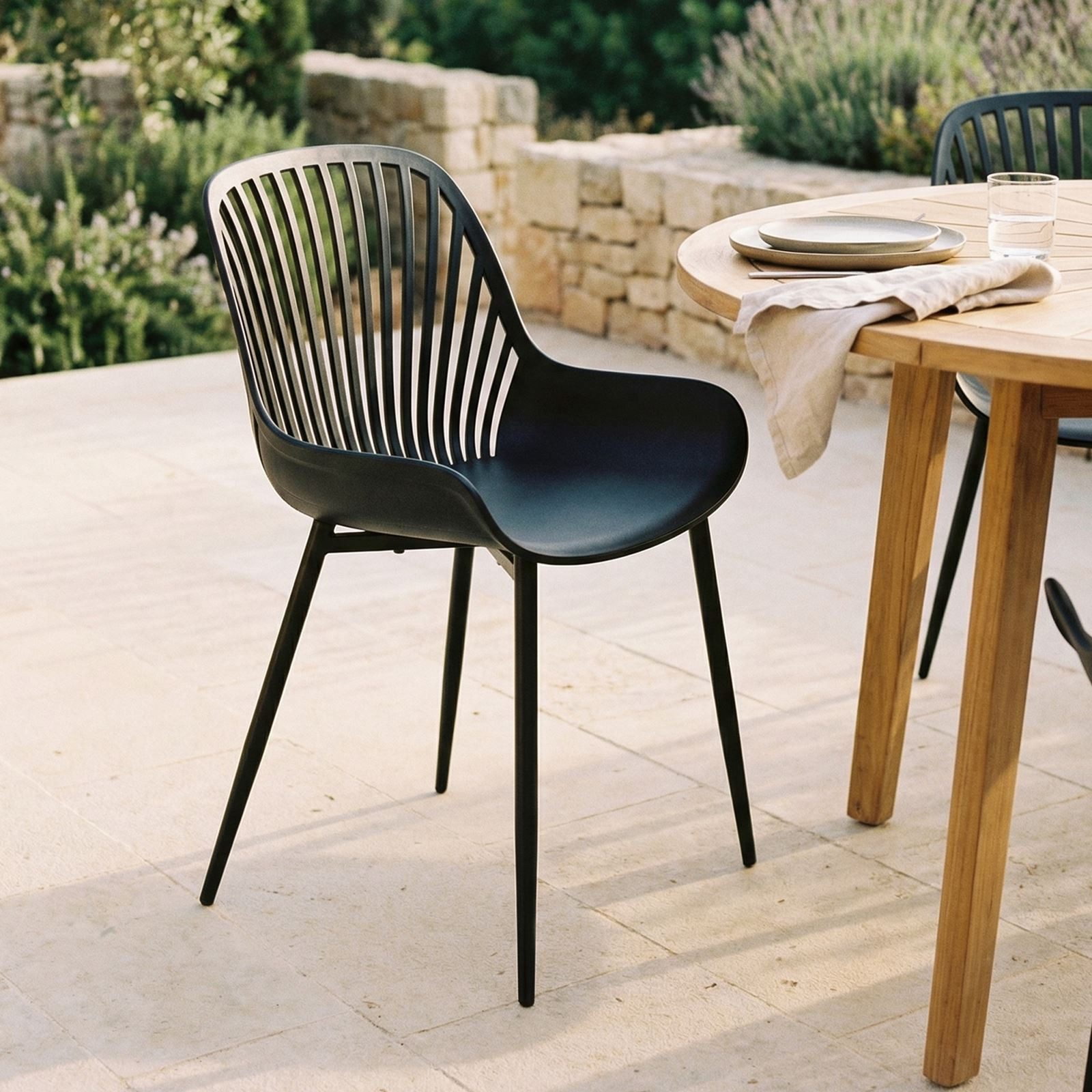 IDIMEX Gartenstuhl VERDE (4 St), Gartenstühle 4er Set aus Polypropylen und Metallgestell Schwarz