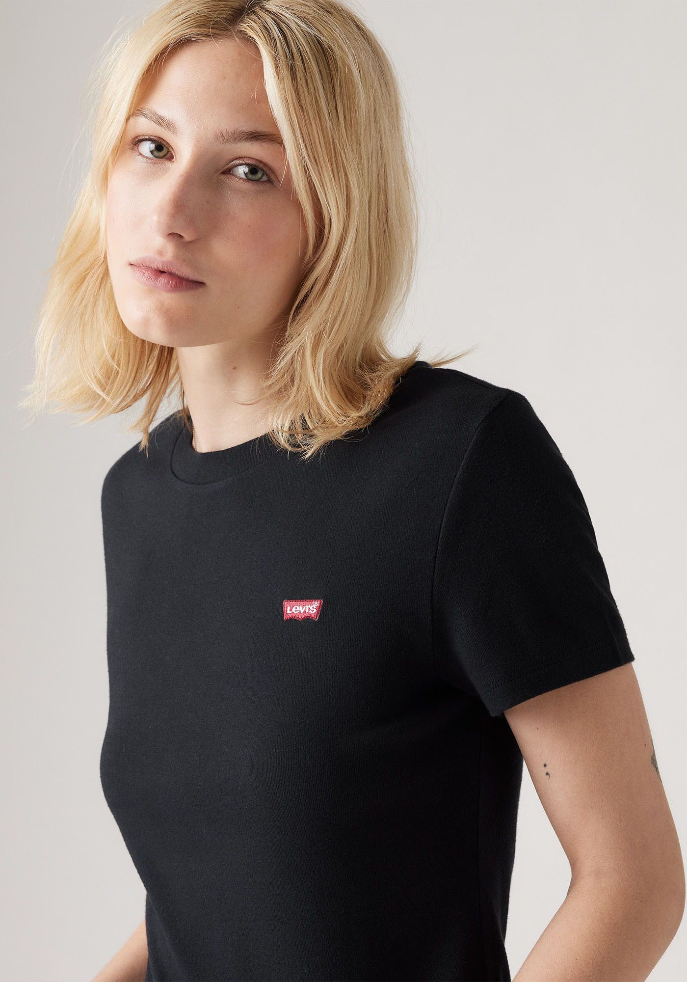 Levi's® T-Shirt ESSENTIAL HM SS TEE Taillierter Schnitt – Bild 4 von 4