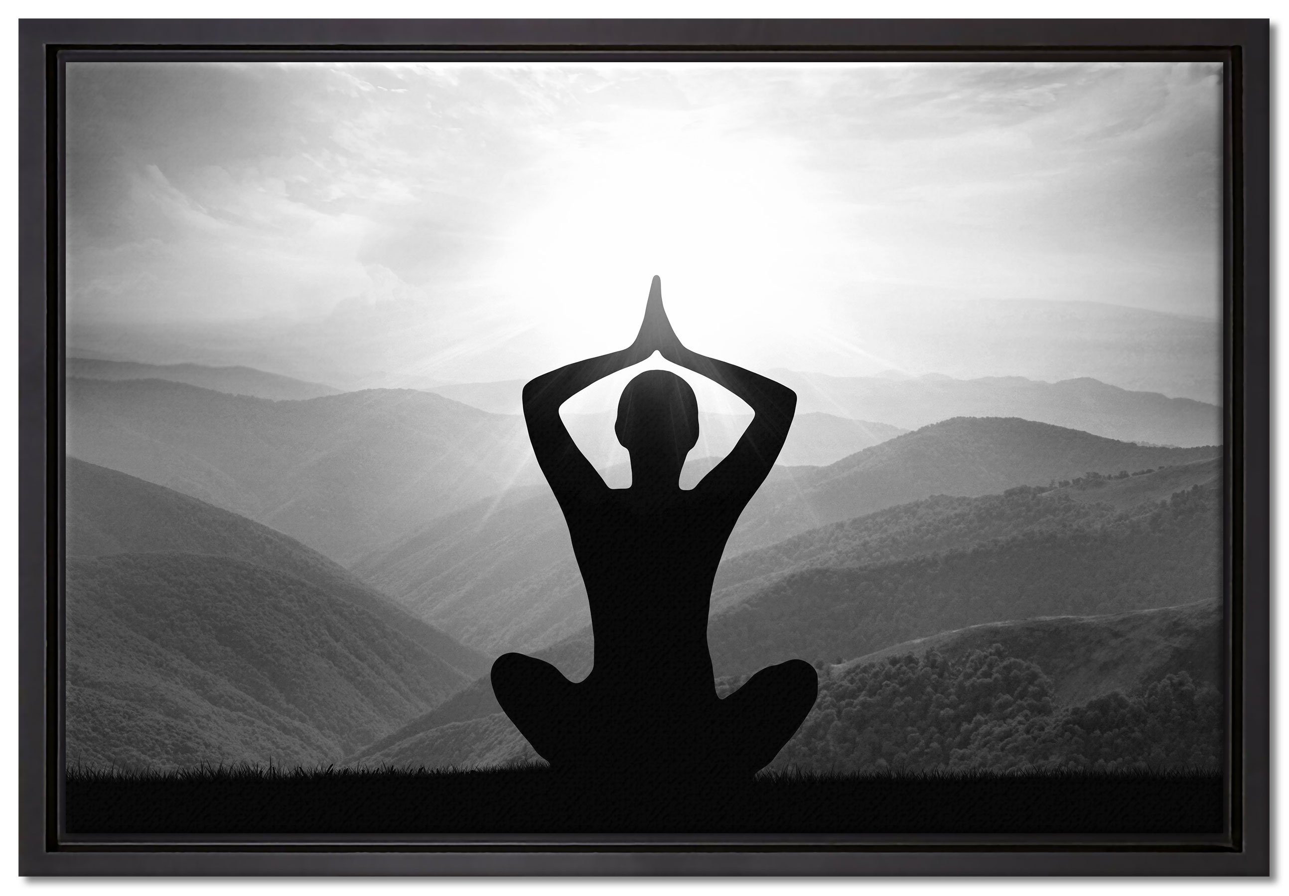 Pixxprint Leinwandbild Meditierender Mann in den Bergen, Wanddekoration (1 St), Leinwandbild fertig bespannt, in einem Schattenfugen-Bilderrahmen gefasst, inkl. Zackenaufhänger