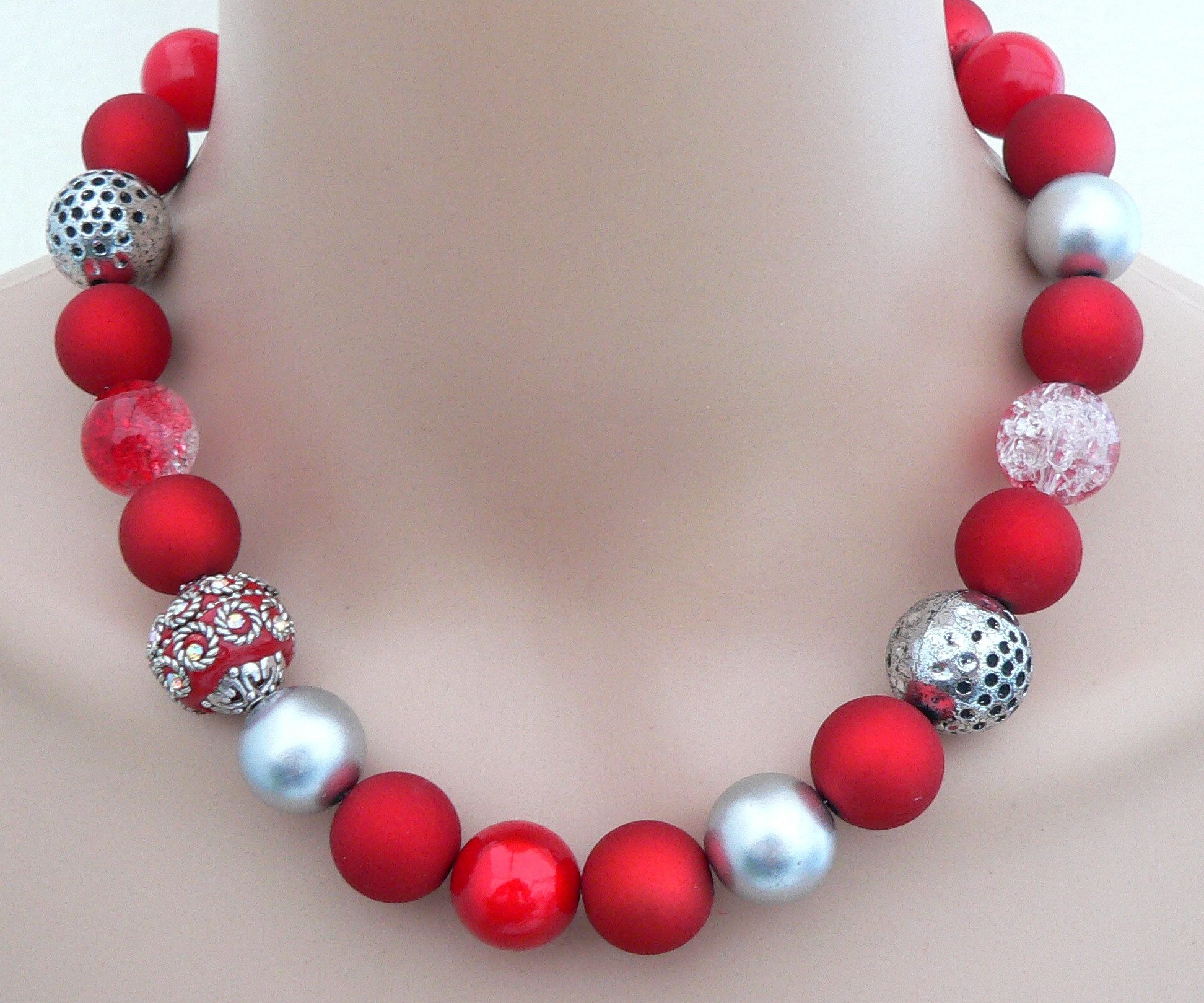 traumschmuck Kette ohne Anhänger 247b Halskette Perlenkette Collier Perlenmix 14-18mm rot silber (Geschenk, Muttertag, Weihnachten, Geburtstag, Valentinstag, incl. Schmuckbox), handgefertigt, Made in Germany