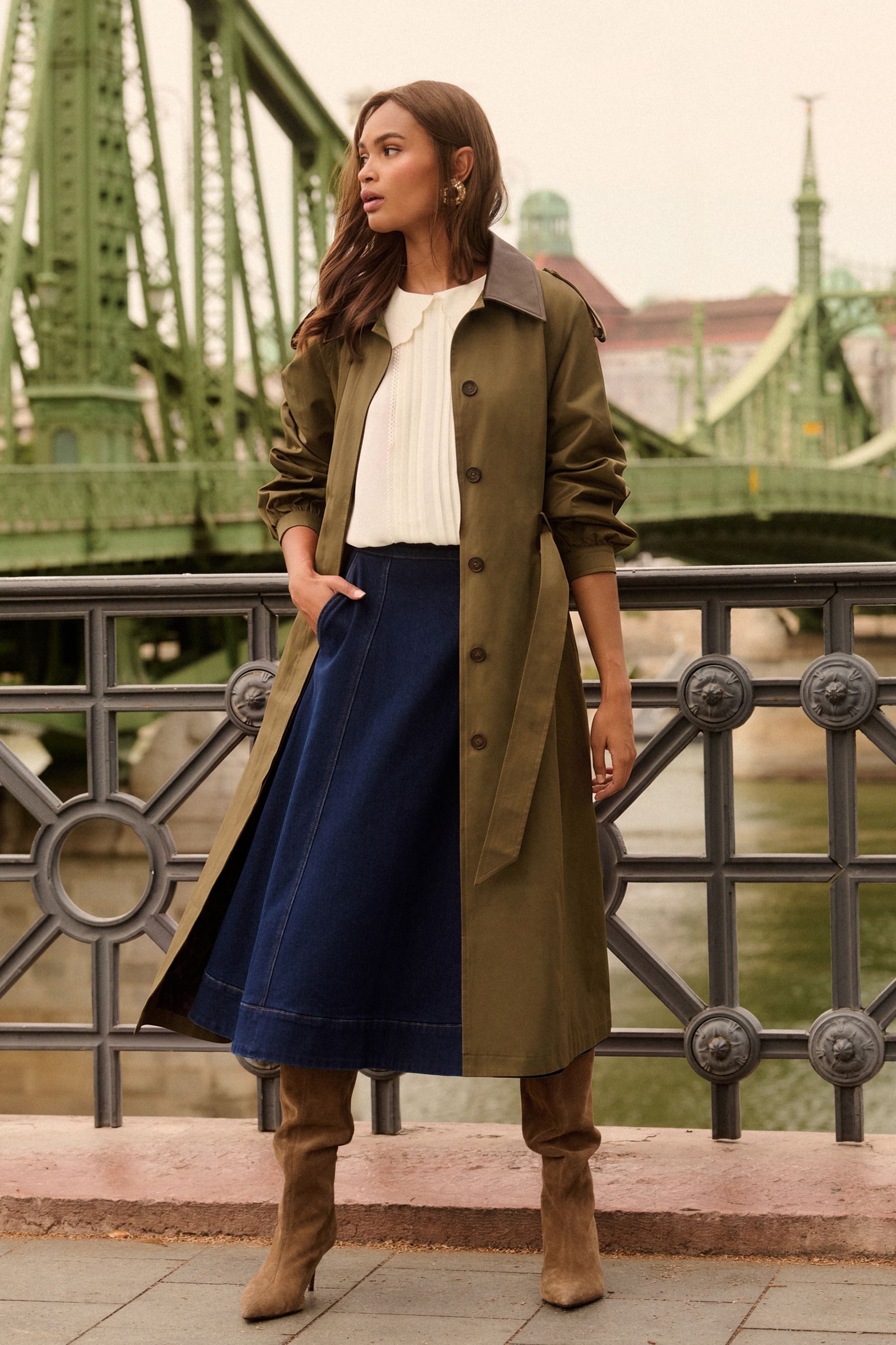 Love & Roses Trenchcoat Love & Roses Trenchcoat, Kurzgröße (1-tlg) – Bild 4 von 5
