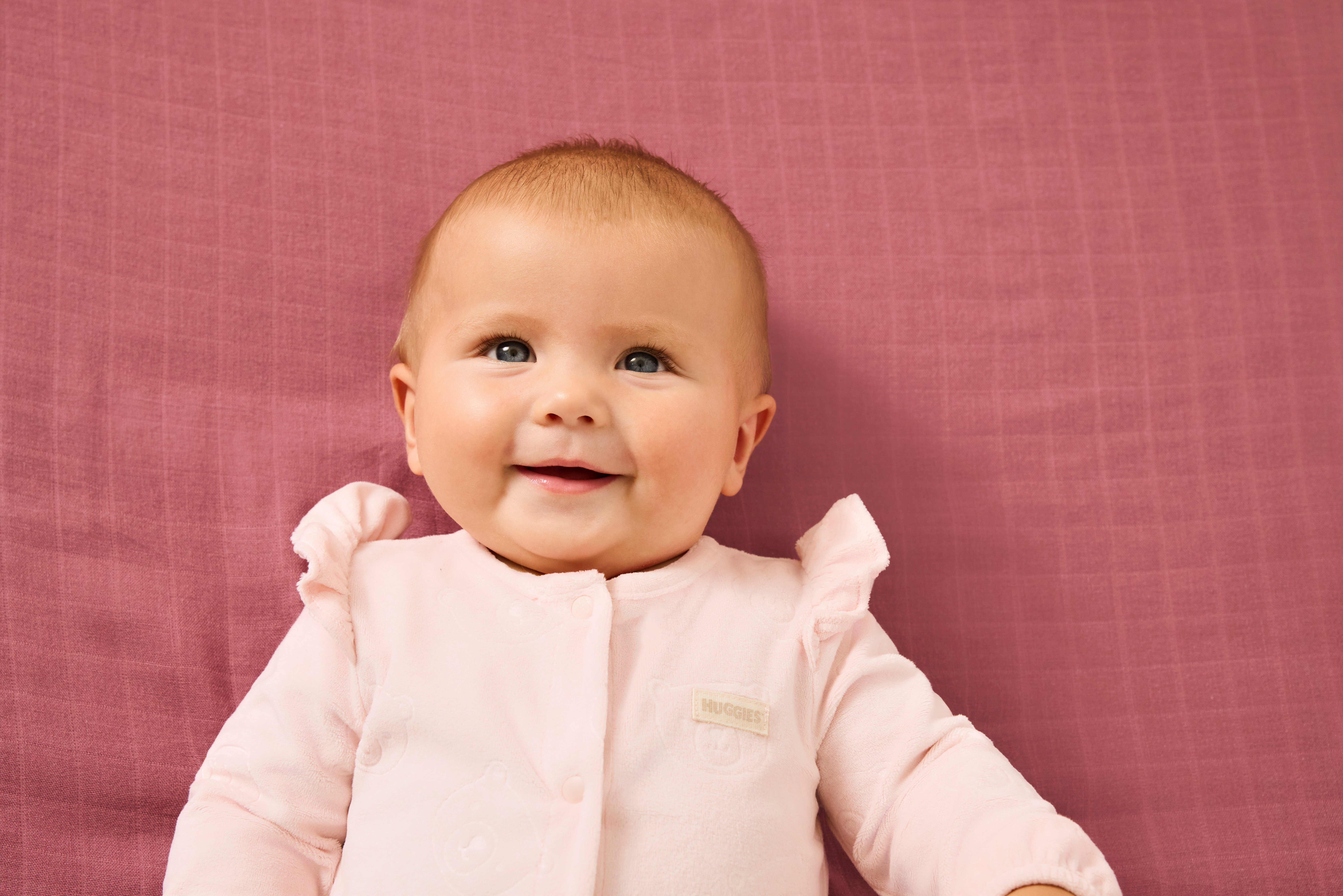 HUGGIES babywear Strampler HUGG FOOTED COVERALL Pflegeleichte Fleece- Qualität