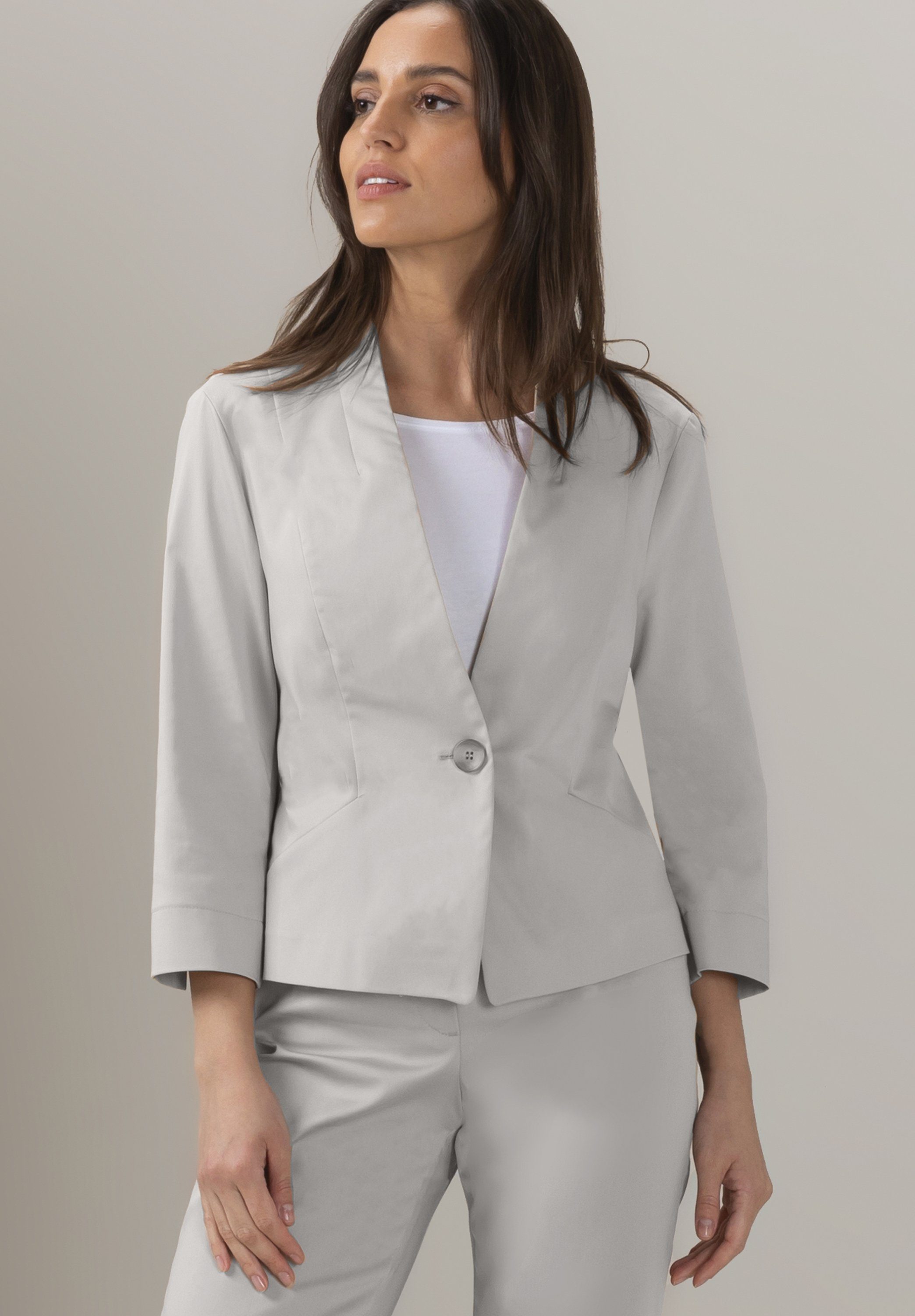 bianca Kurzblazer ABBY in angesagter Länge und Trendfarben günstig online kaufen