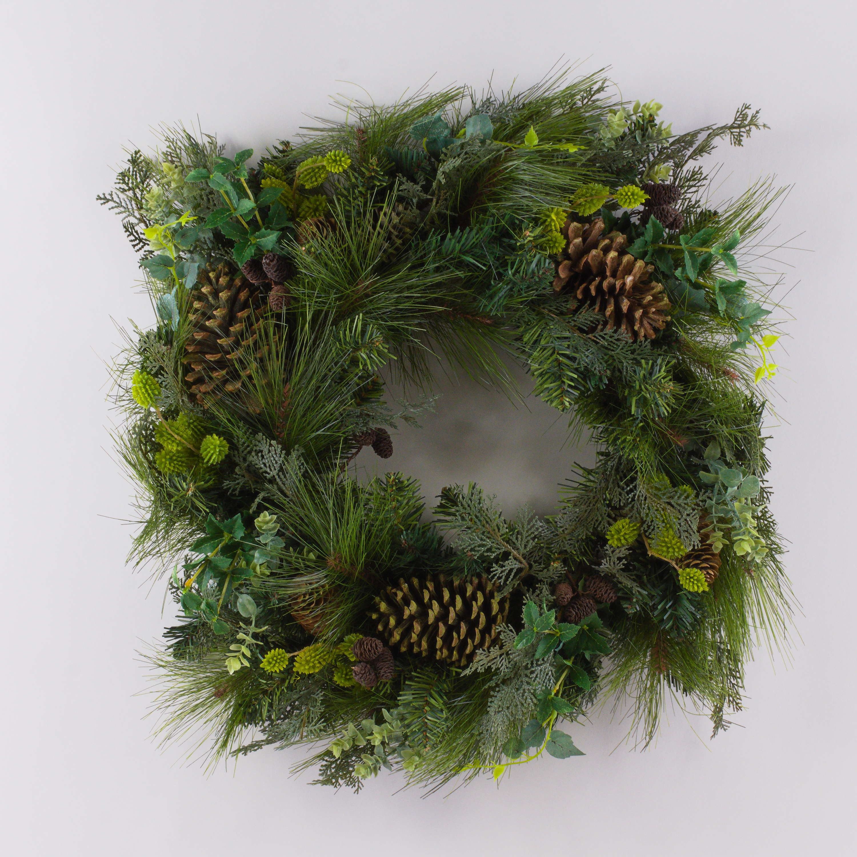 Kunstkranz Künstlicher Tannenkranz, Zapfen und Efeu, Ø 60cm - Türkranz, artplants