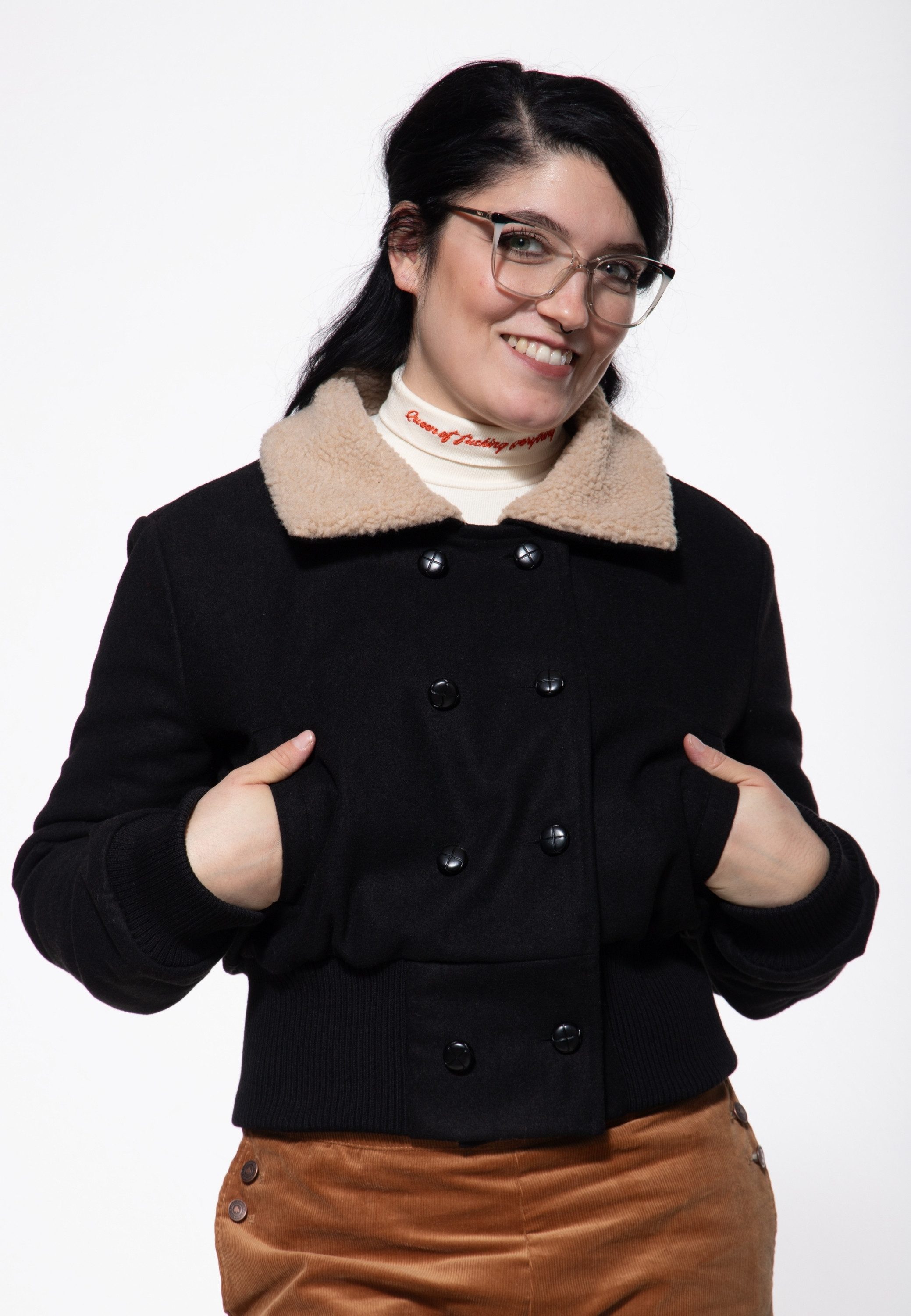 QueenKerosin Blouson Umlegekragen aus Teddy-Fellimitat und zweireihige Knopfleiste