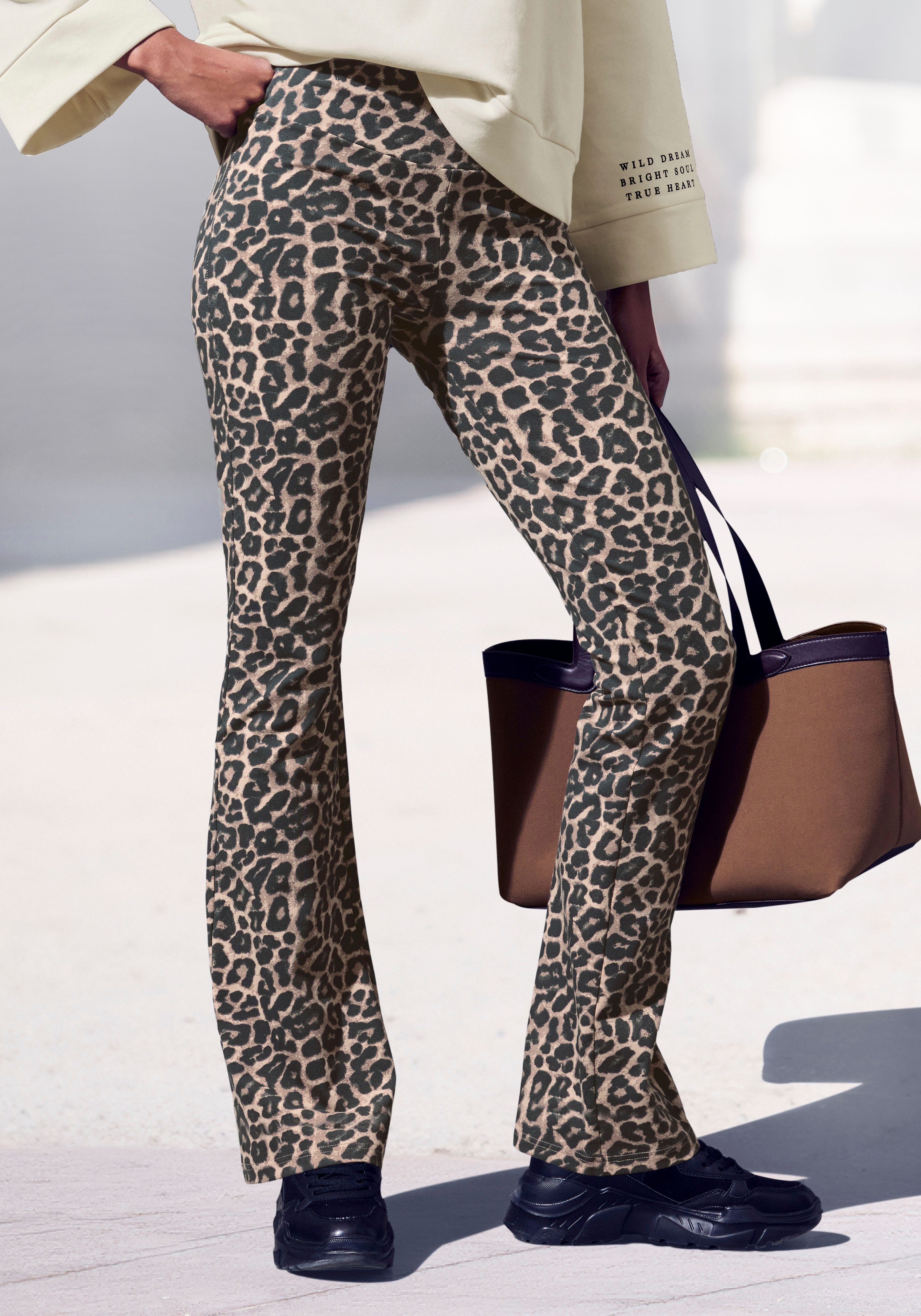 Buffalo Leggings in Leo Print mit ausgestellten Beinen, Home-und Loungewear