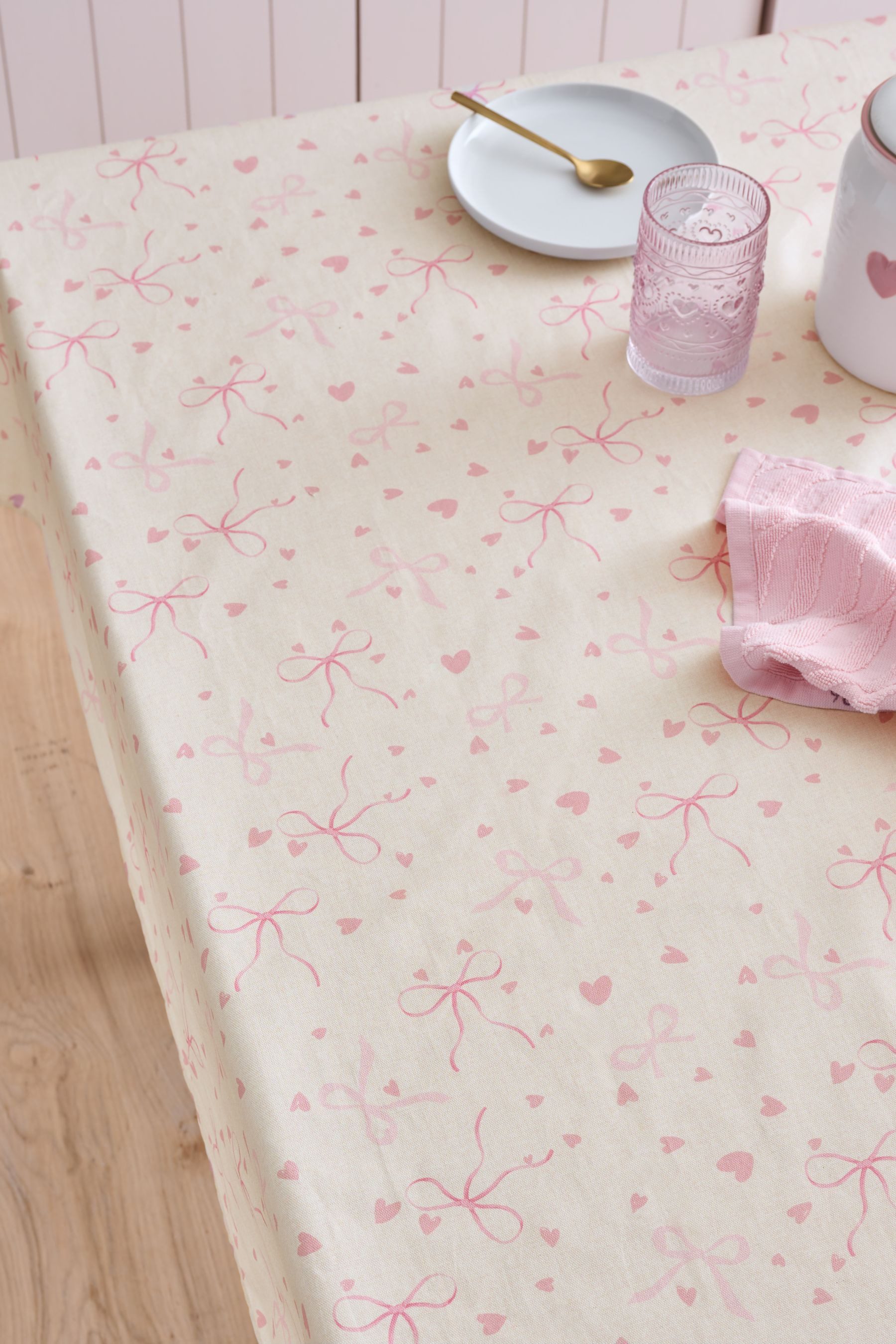 Next Tischdecke Abwischbares Tischtuch, Herz- und Schleifendetails (1-tlg) günstig online kaufen