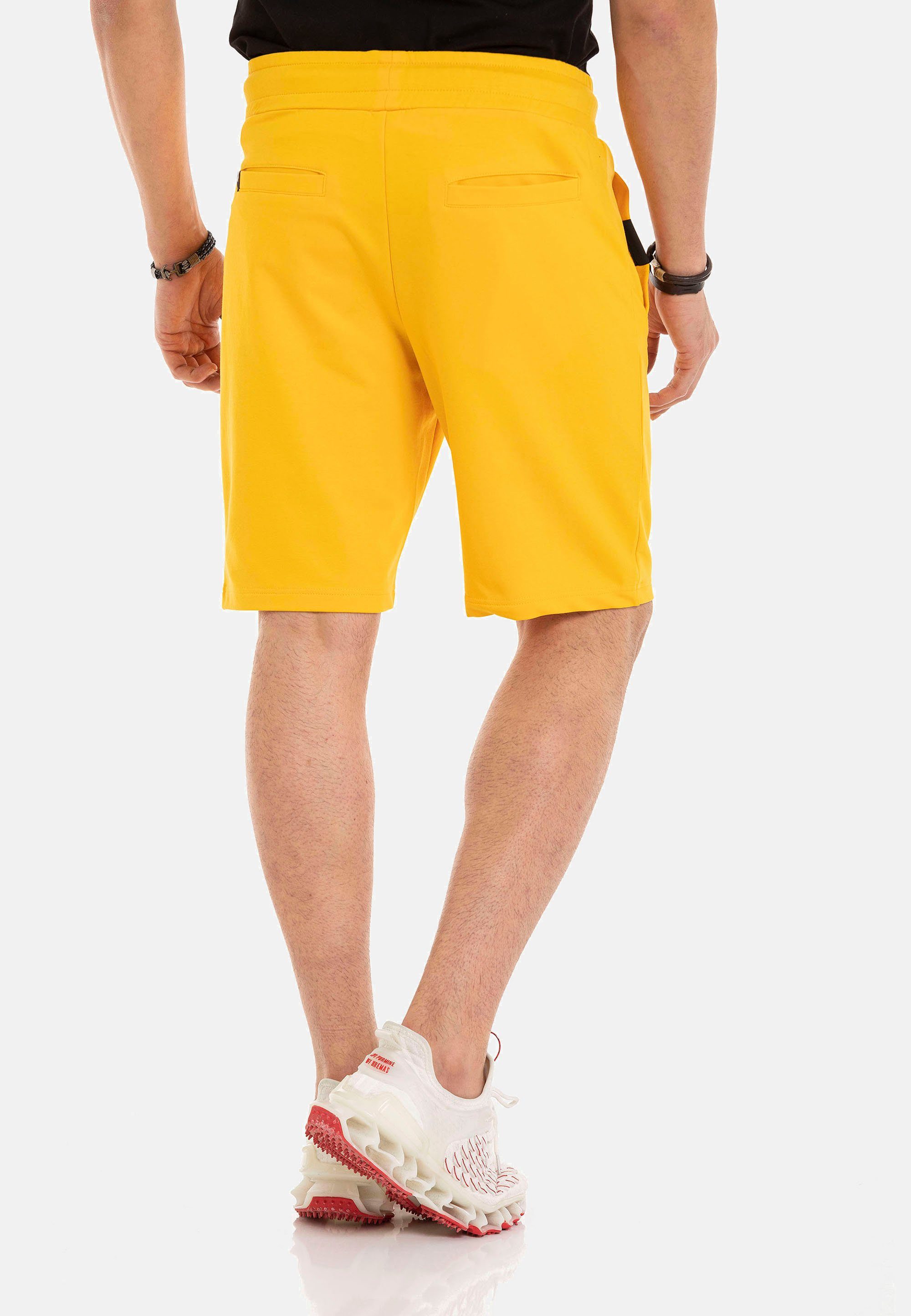 Cipo & Baxx Shorts gelb in sportlichem Look