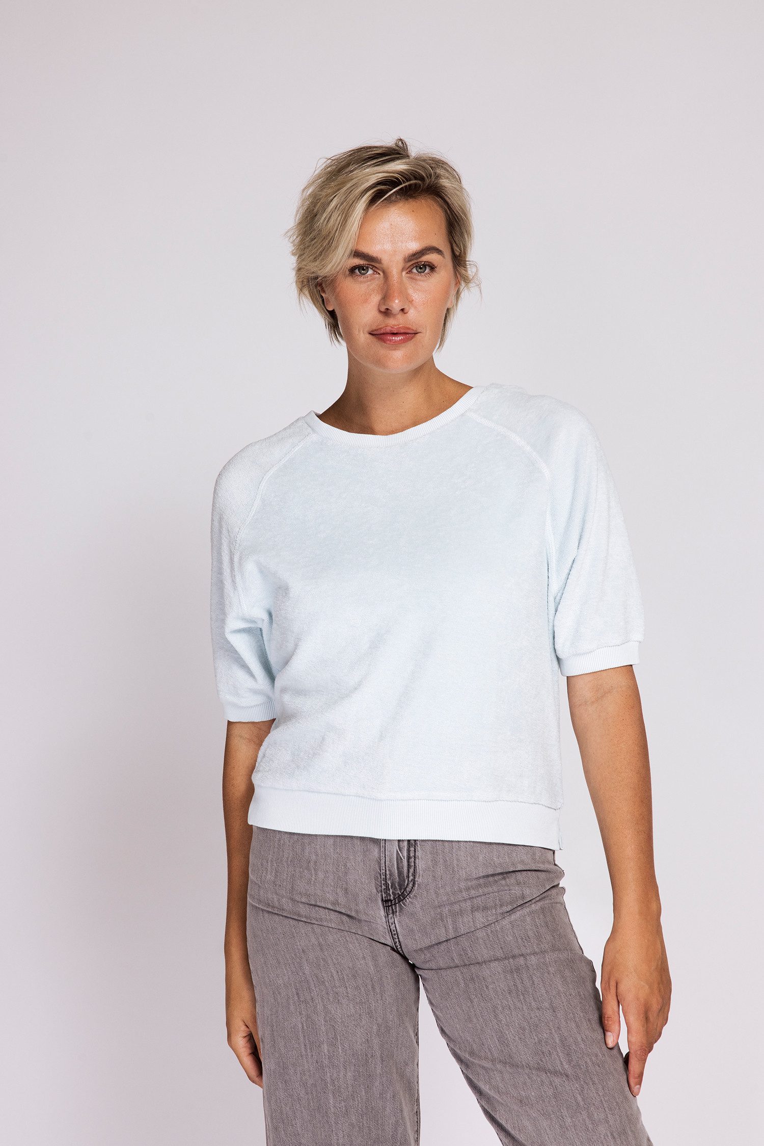 Zhrill Kurzarmshirt ZHINGE taillenlange Schnittform, Kurzarm, gestreifte Frottee-Optik