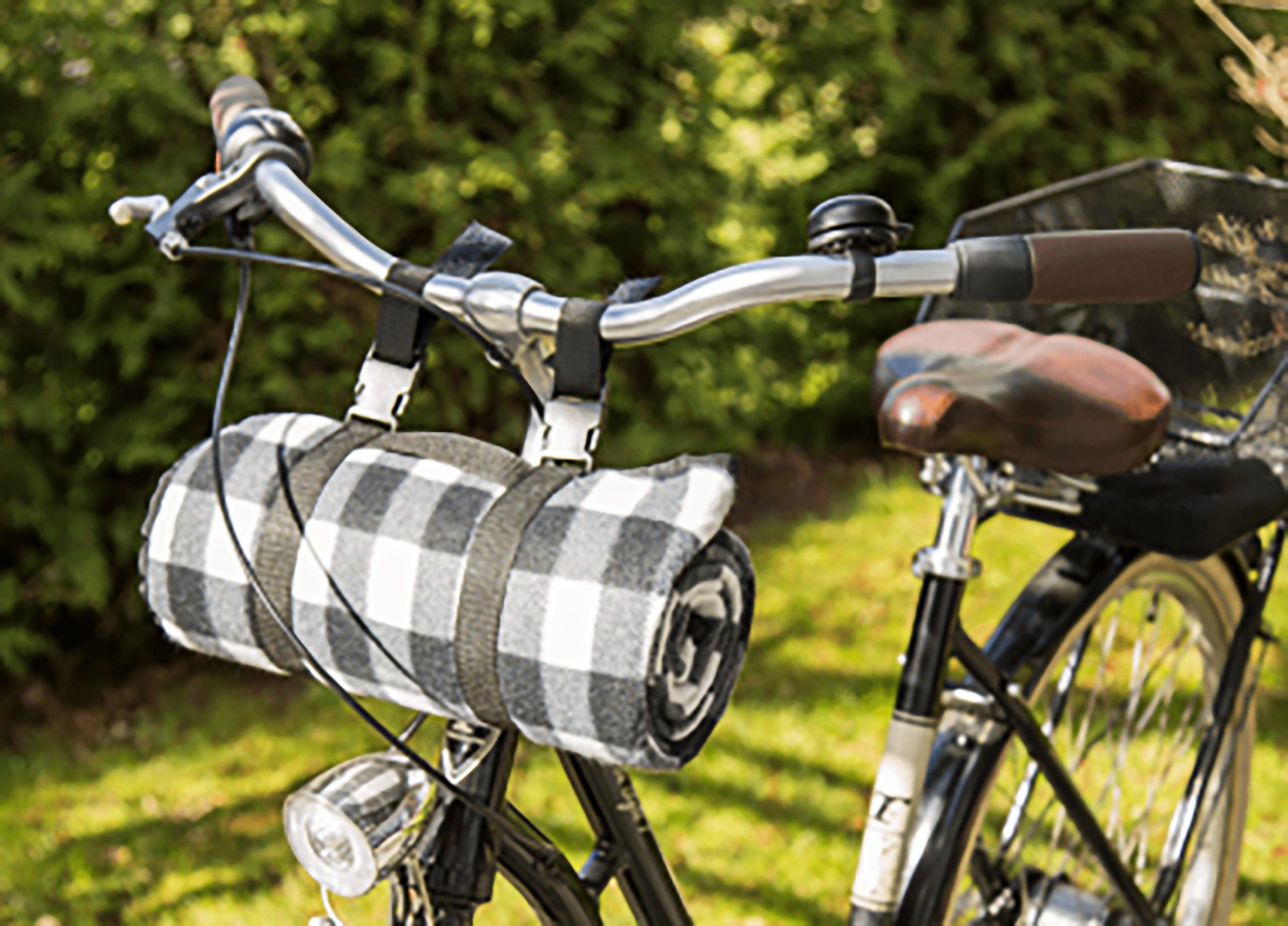 Picknickdecke PICKNICK-DECKE 120x135cm Schwarz/Weiss Befestigungsclips Fahrräder 23, Stolz GmbH, Polyester wasserdicht Fahrrad Picknickdecke Reisedecke Campingdecke