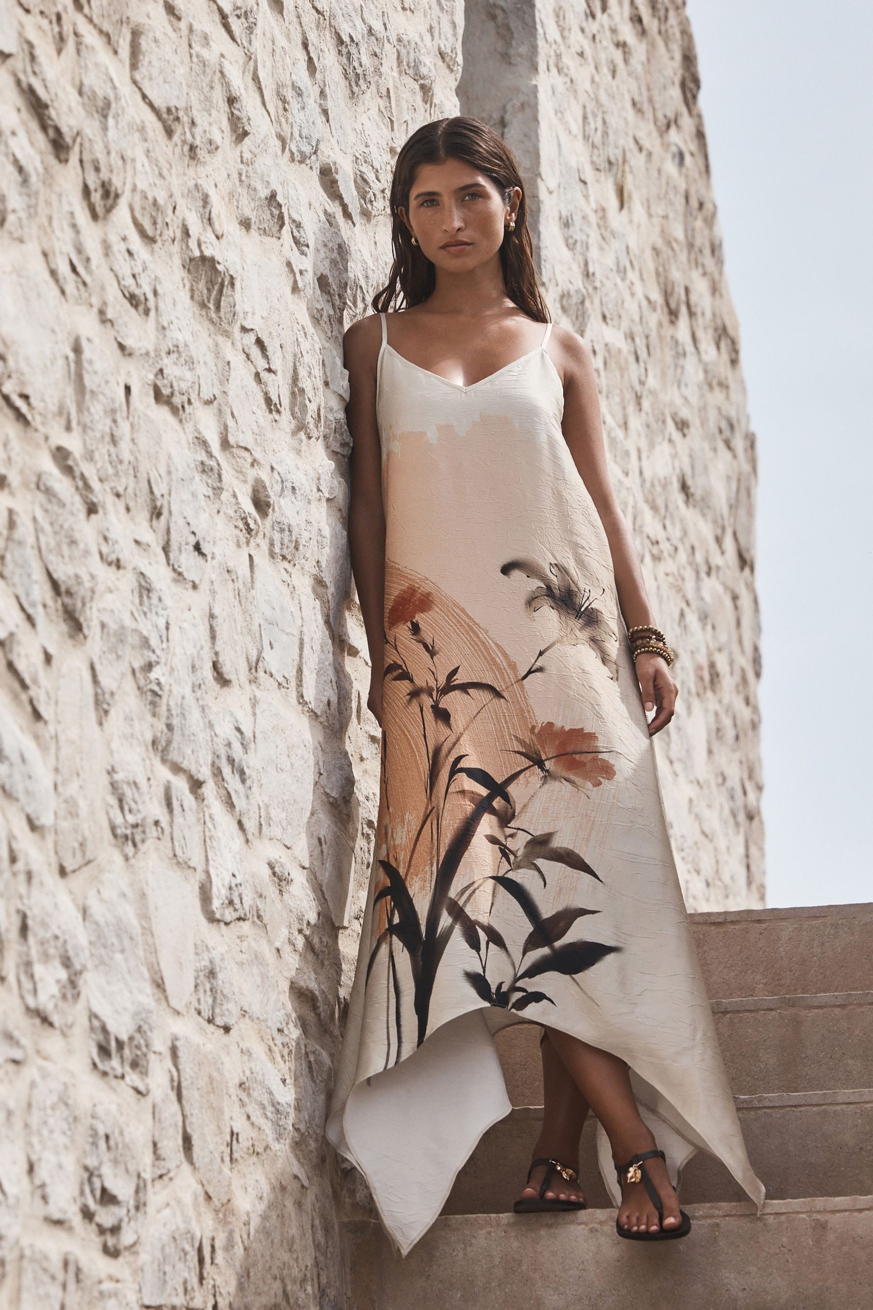 Next Midikleid Träger-Midikleid mit Zipfelsaum (1-tlg) – Bild 5 von 5