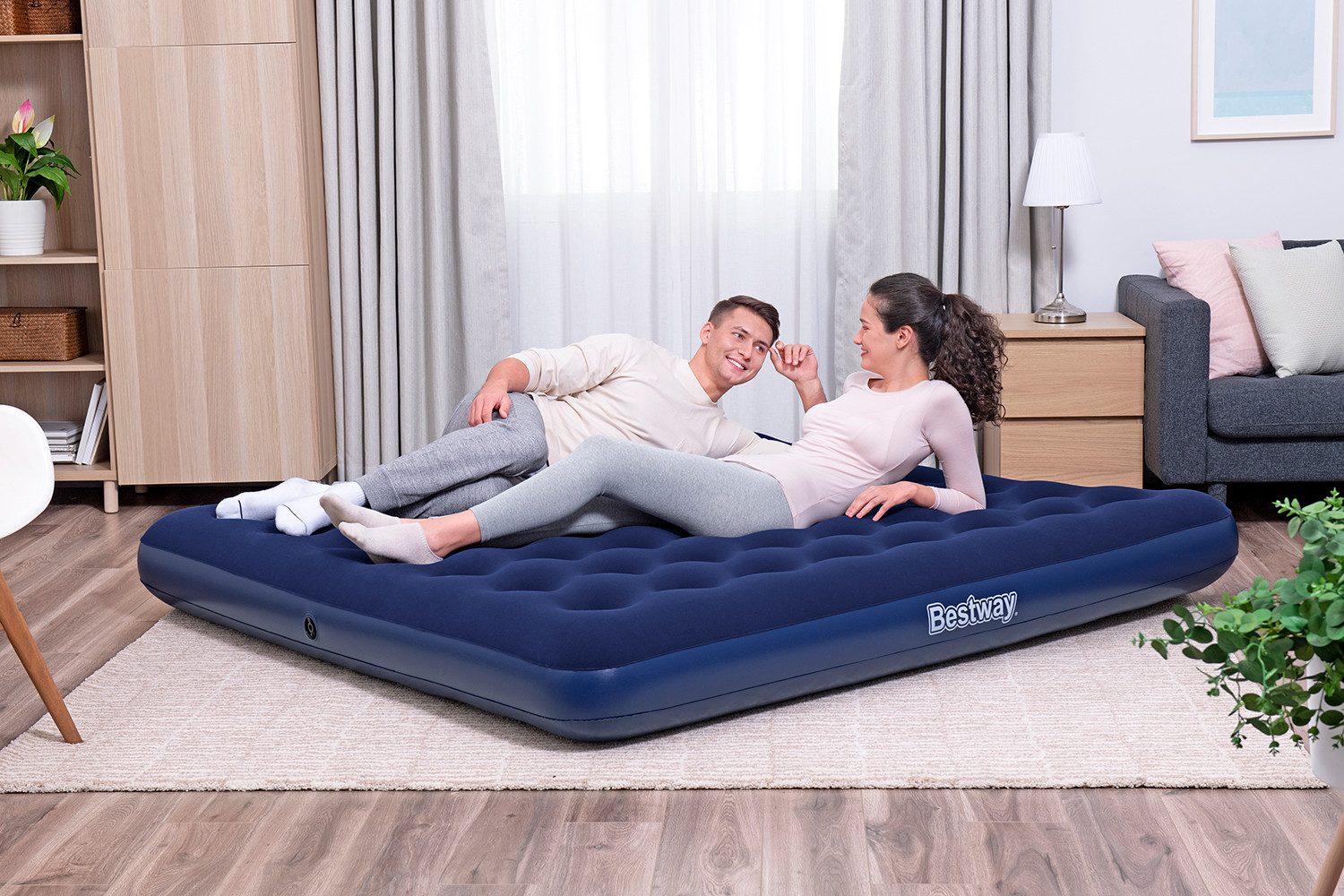 Bestway Luftbett 203 x 183 x 22 cm, (Packung, 1-tlg., Inkl. externer Elektropumpe, Für 2 Personen), Ideal für den Innen- und Außengebrauch