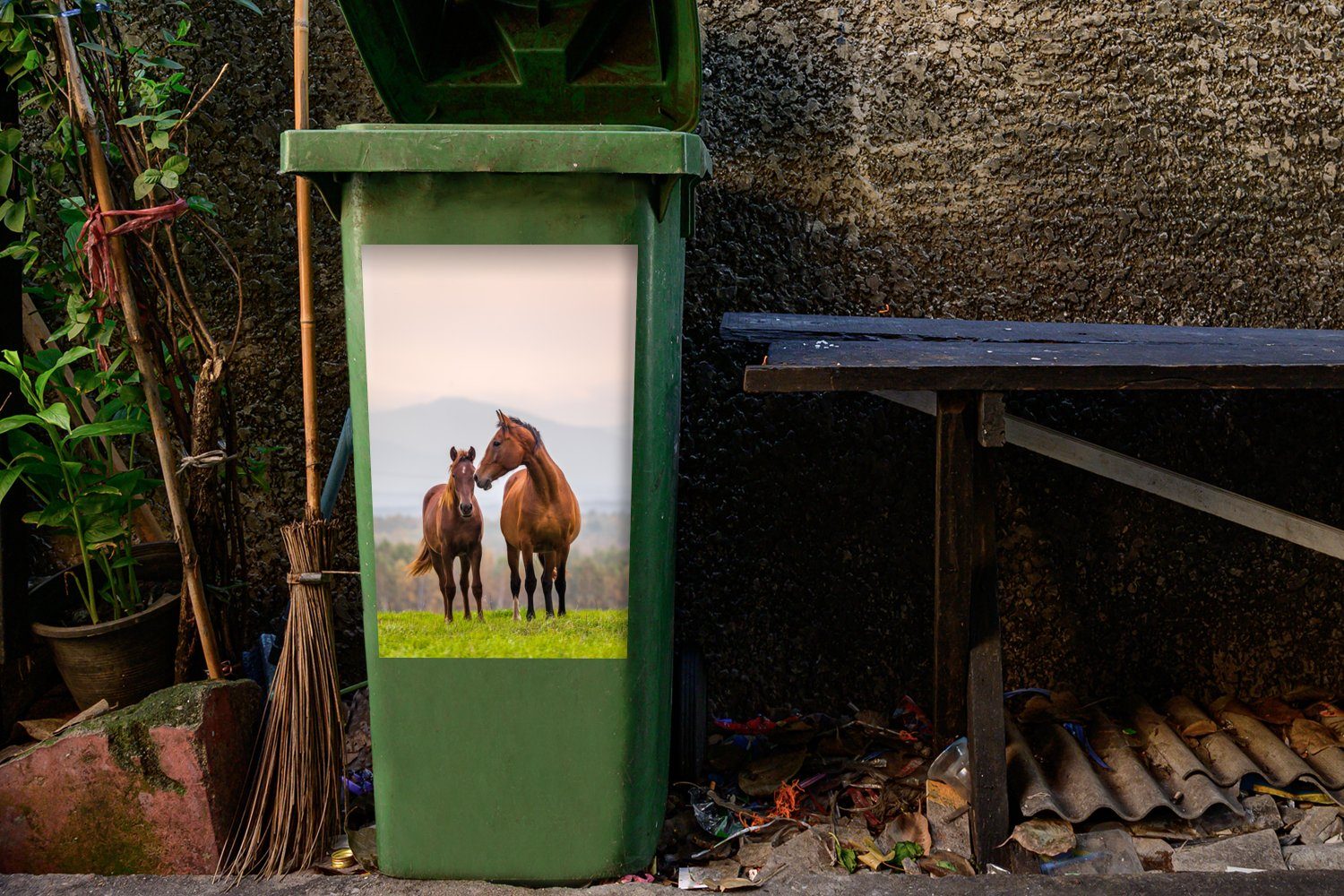 MuchoWow Wandsticker Pferd - Fohlen (1 Abfalbehälter Mülleimer-aufkleber, Pastell Container, - Gras - Sticker, Mülltonne, St)