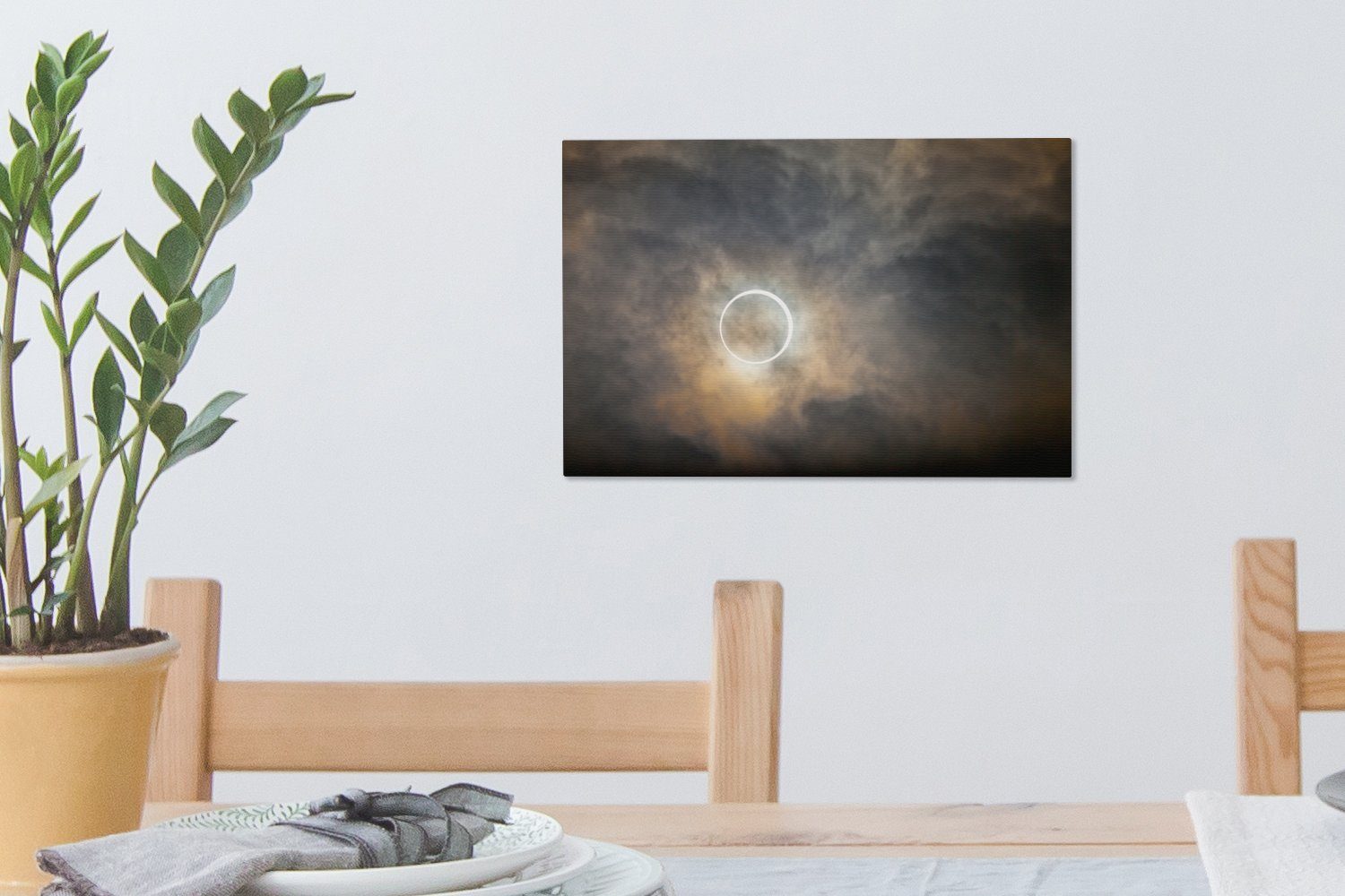 OneMillionCanvasses® Leinwandbild Ringförmige Sonnenfinsternis in (1 Aufhängefertig, cm Wandbild Japan, 30x20 Wanddeko, Leinwandbilder, St)